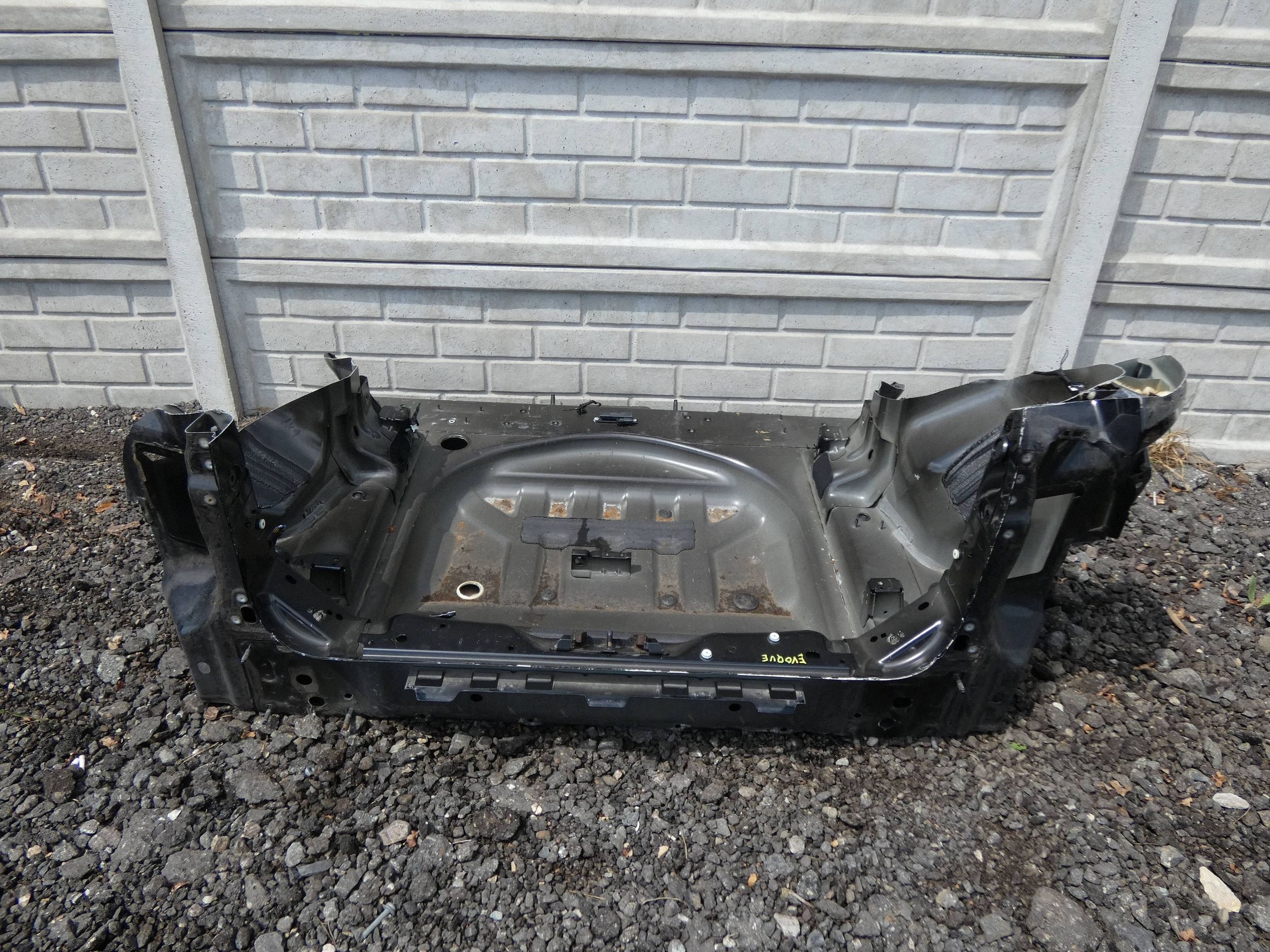 RANGE ROVER EVOQUE L538 sump rear panel pillar quarter rear part