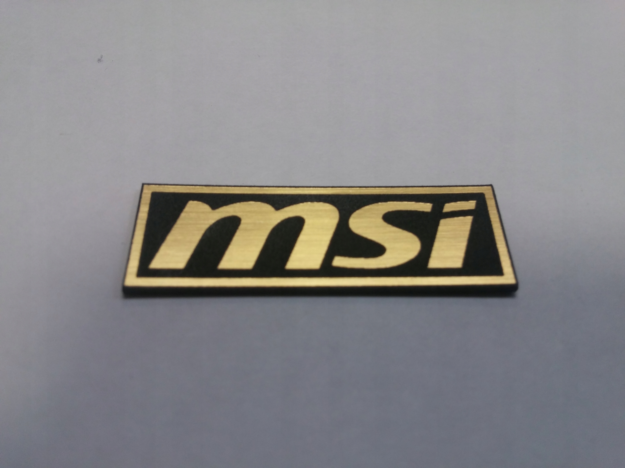

Msi naklejka emblemat 38 x 13 mm * Złota