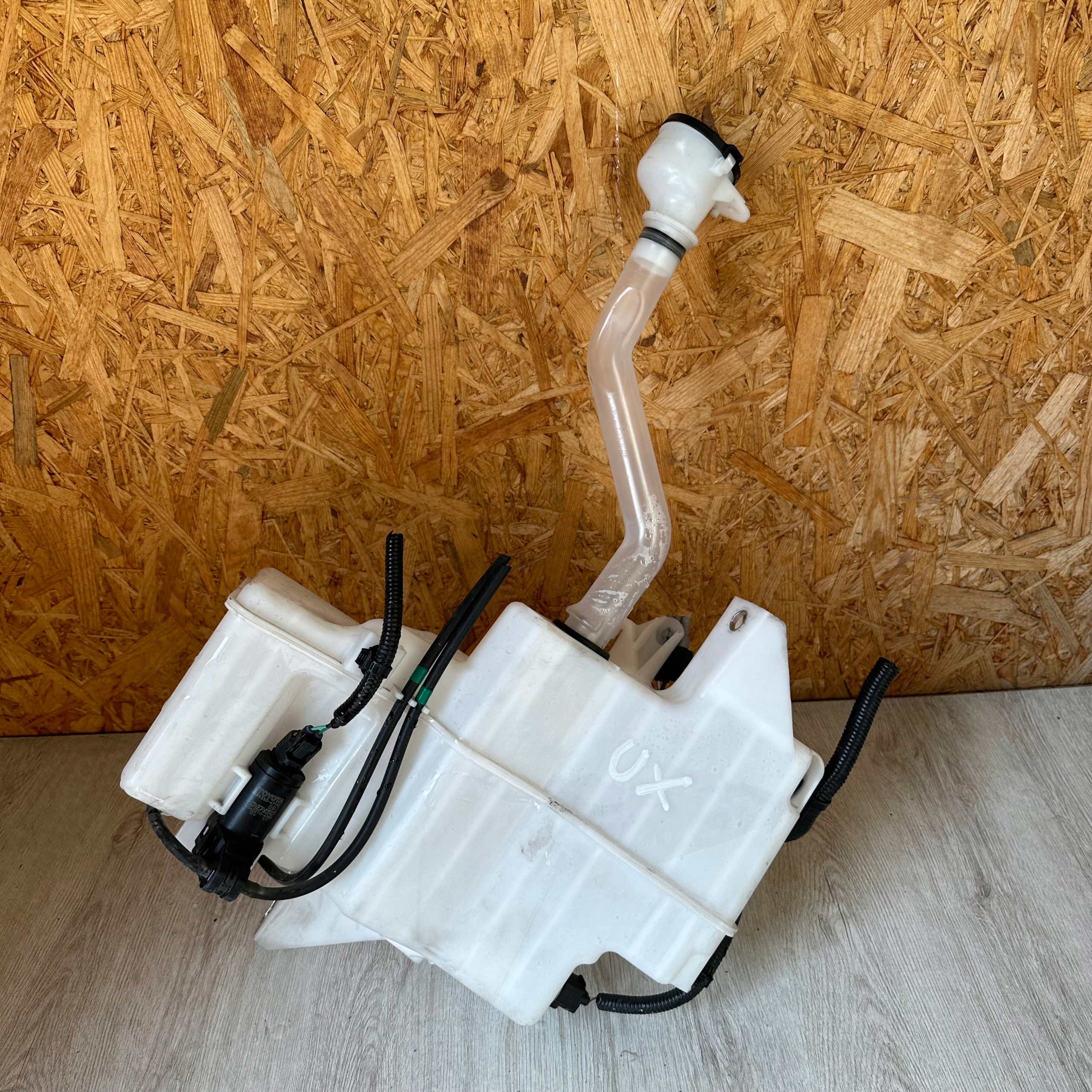 БАЧОК ОМИВАЧА LEXUS КАДЖАР50h HYBRID