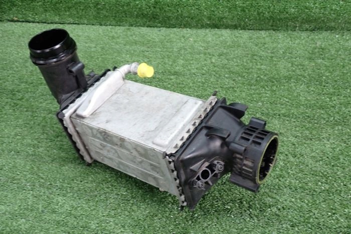VW AUDI SKODA SEAT intercooler 04E145785E