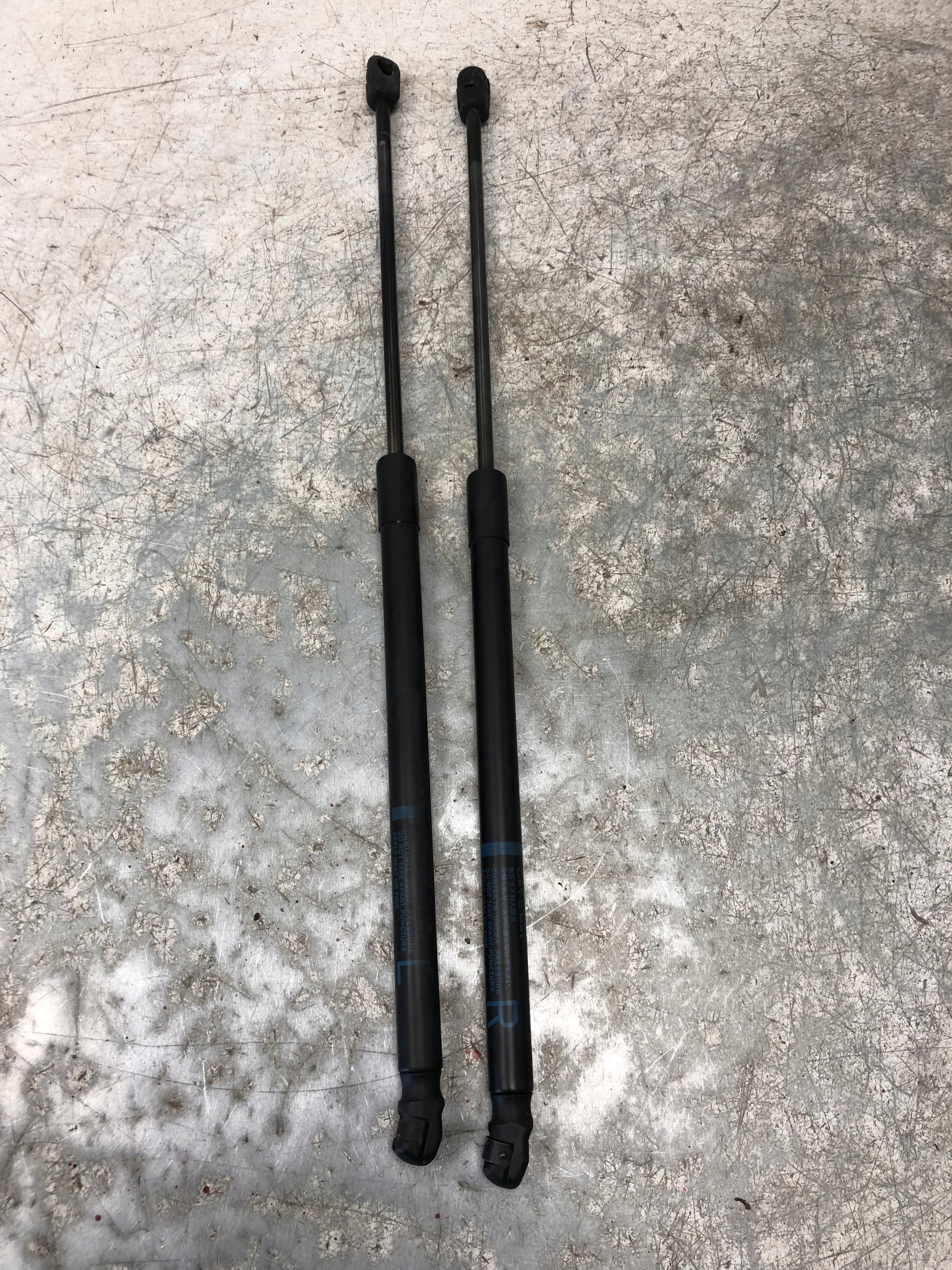 SILOWNIKI bonnet boot MAZDA 3 BK HB BP4K-63620F