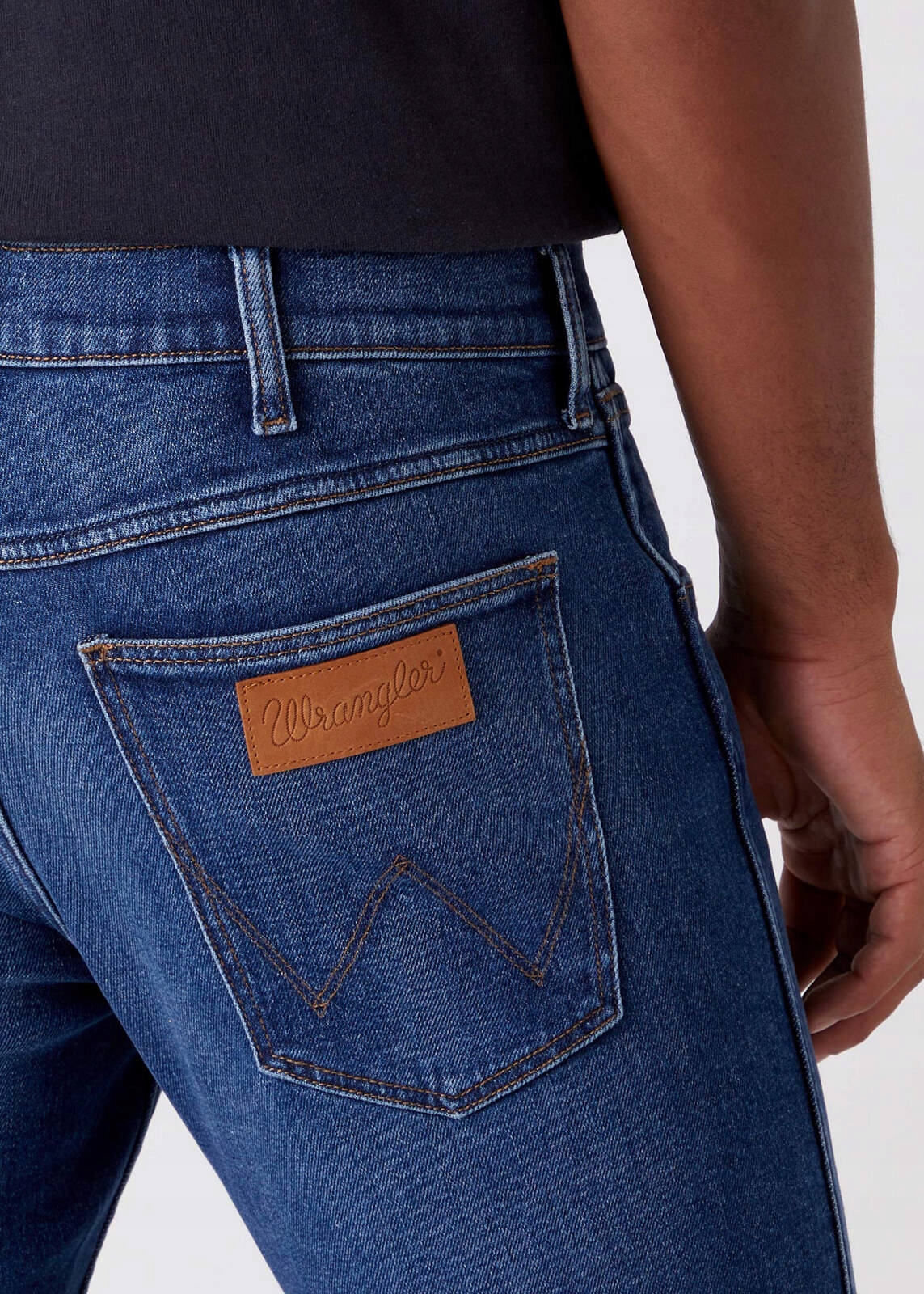 WRANGLER GREENSBORO HARD EDGE W15QJX246 42/34 Marka Wrangler