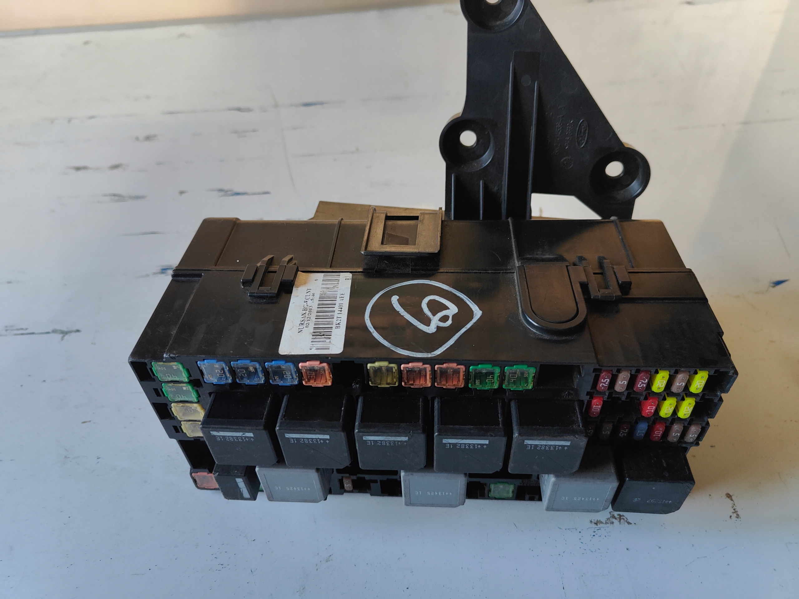 SKRZYNKA BEZPIECZNIKÓW FORD CUSTOM BK2T14401AEE