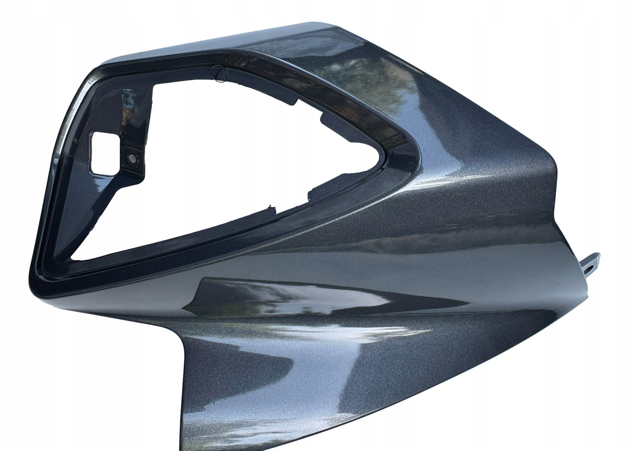 Aprilia Shiver 900 ľavá krytka nádrže pri rohu nádrže