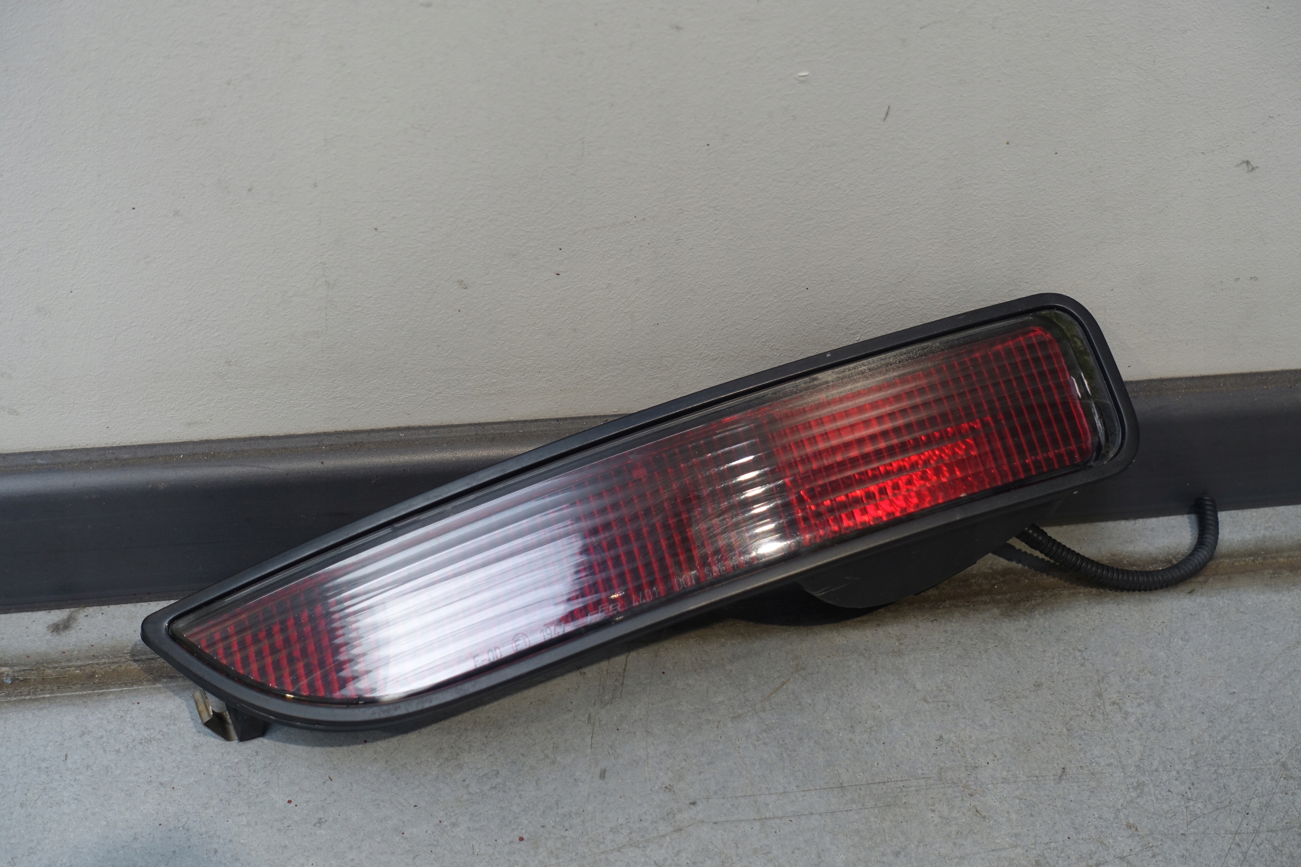 VW NEW BEETLE LIFT 1C0 2005-2010 LAMPA PRZECIWMGIELNA TYŁ TYLNA LEWA ORYG.