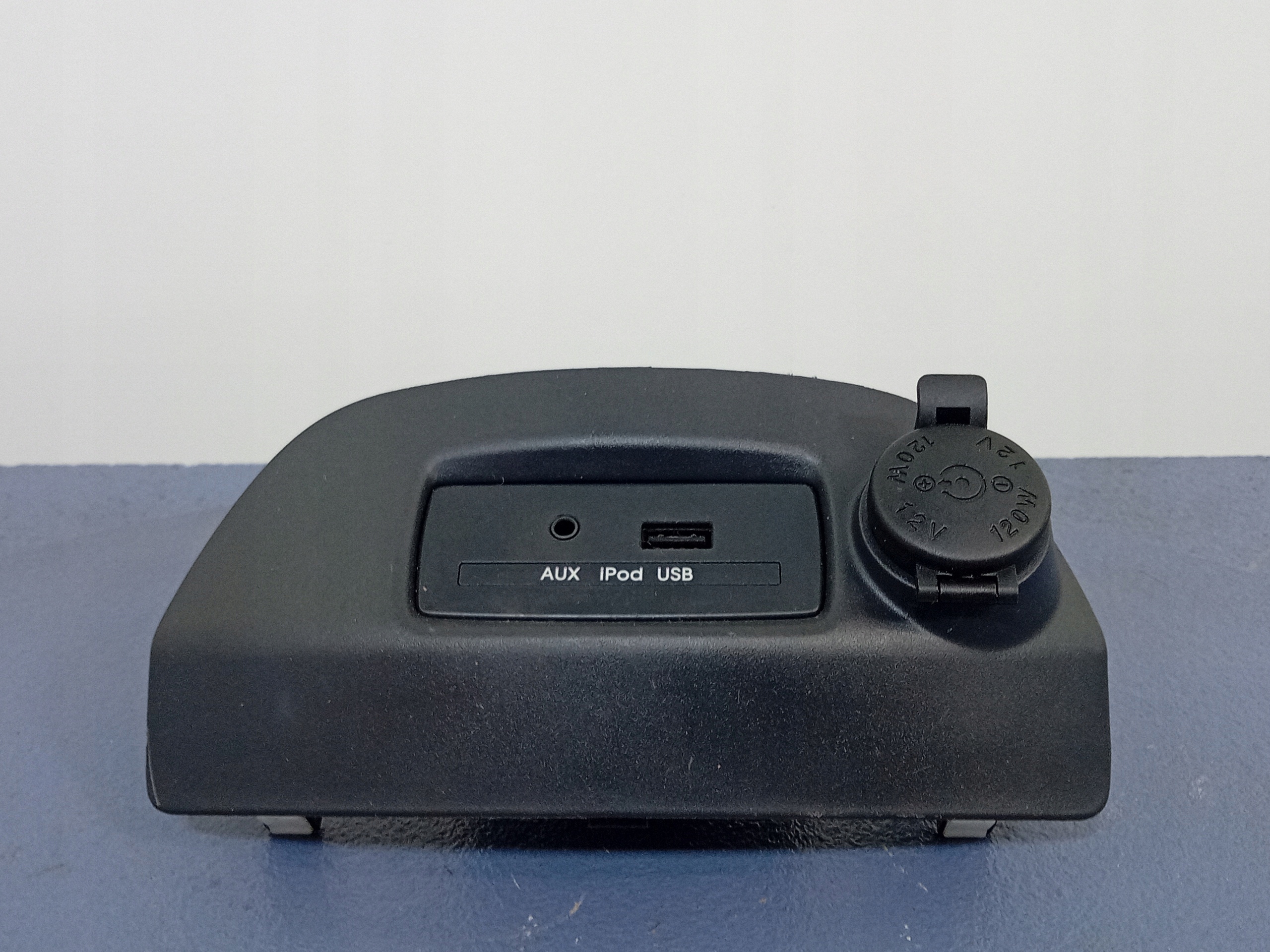 KIA SOUL I GNIAZDO AUX USB 96120-2K000