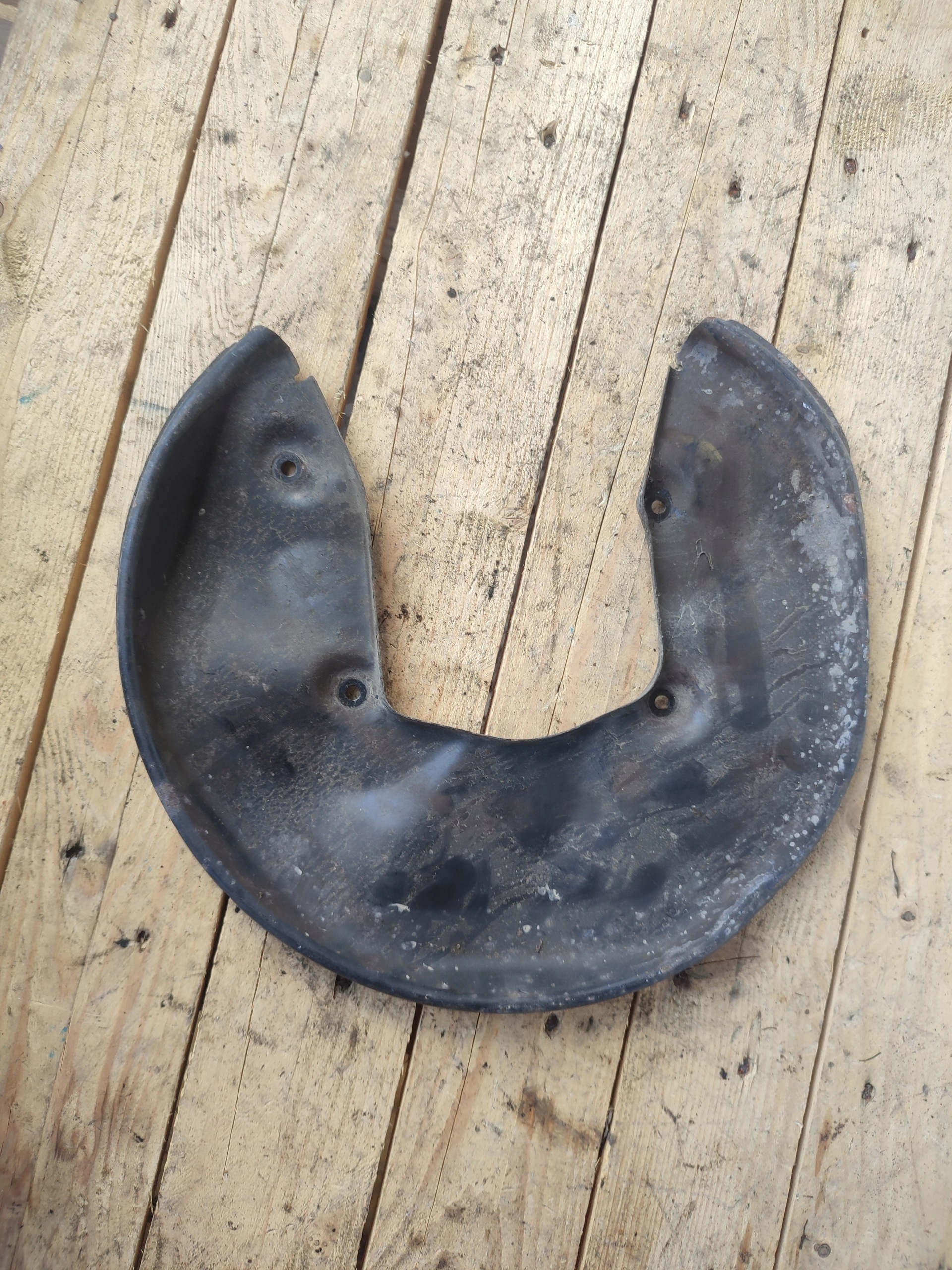 Blende Abdeckung TARCZY HAMULCOWEJ links heck AUDI A6 C6