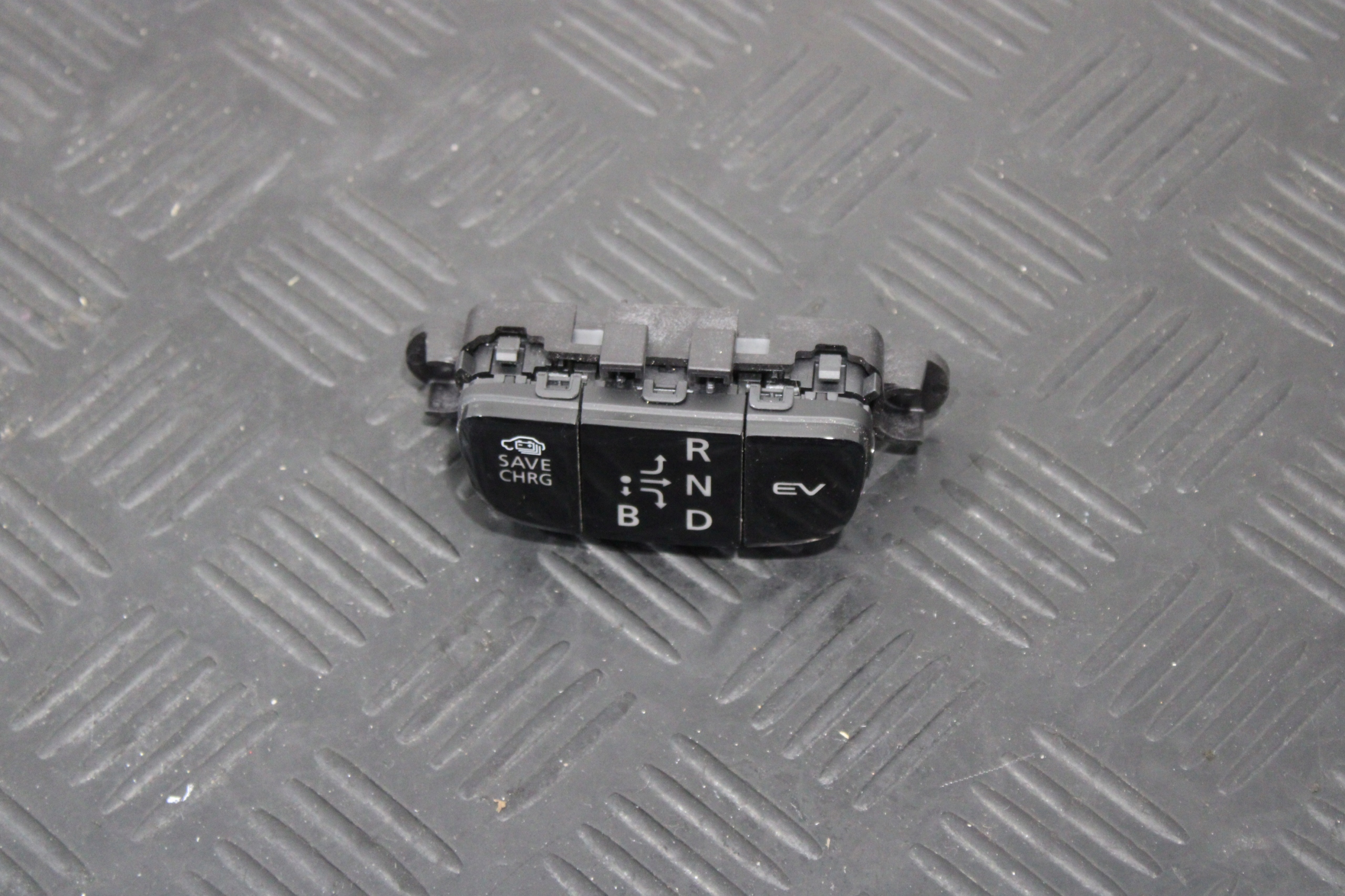 button changes of the gear save chrg ev MITSUBISHI ECLIPSE CROSS LIFT