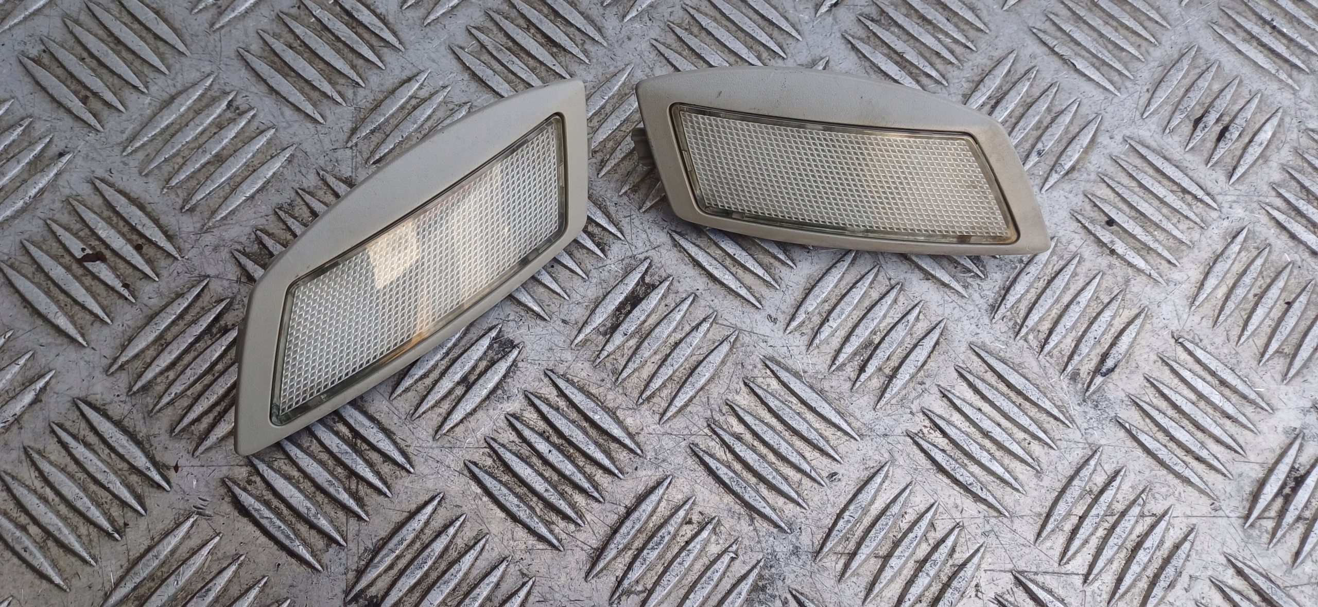 MERCEDES W204 Licht OSWIETLENIE des Kabine A2048205601 links oder rechts