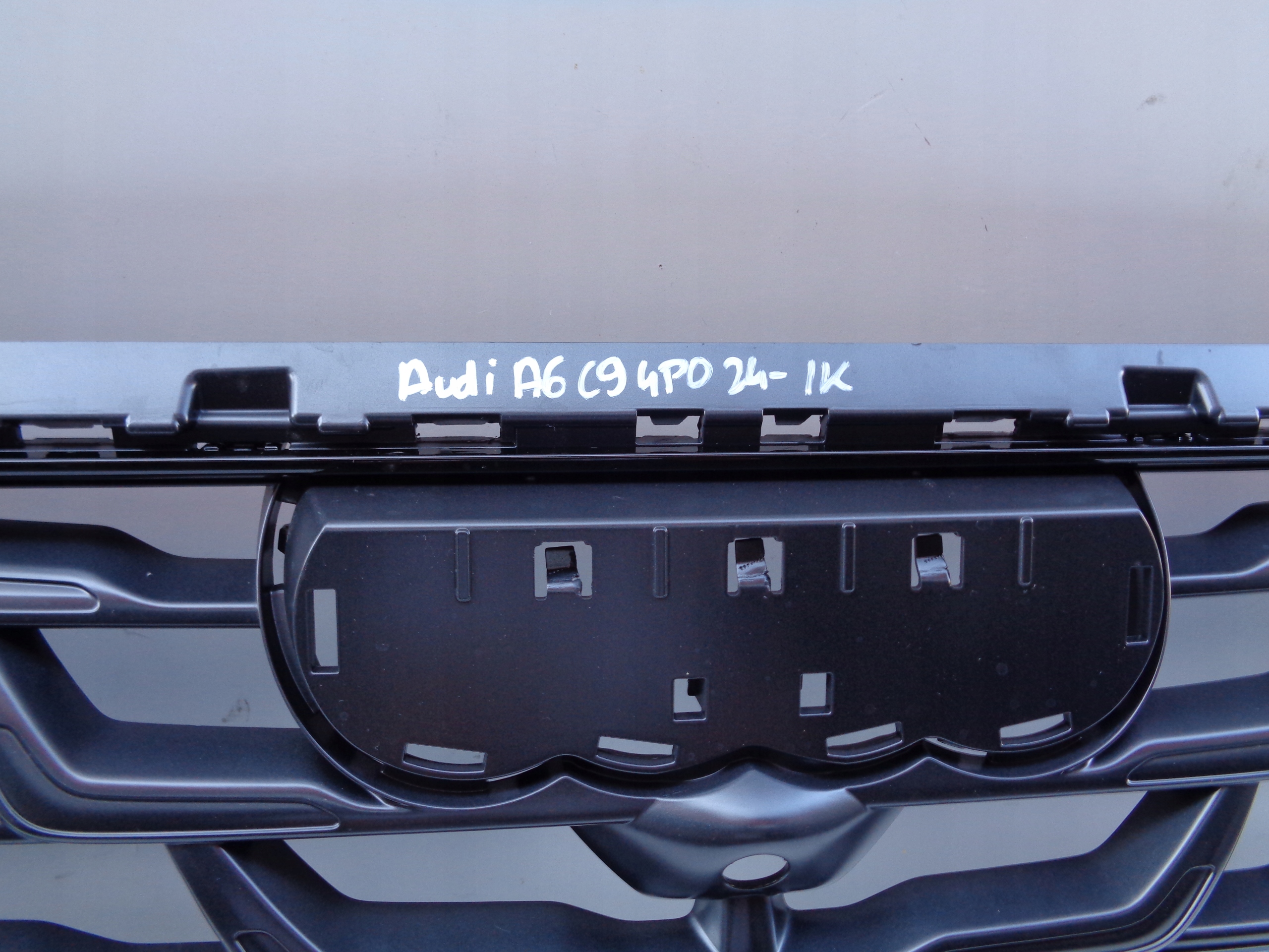 Grille AUDI A6 C9 4P 4P0 24