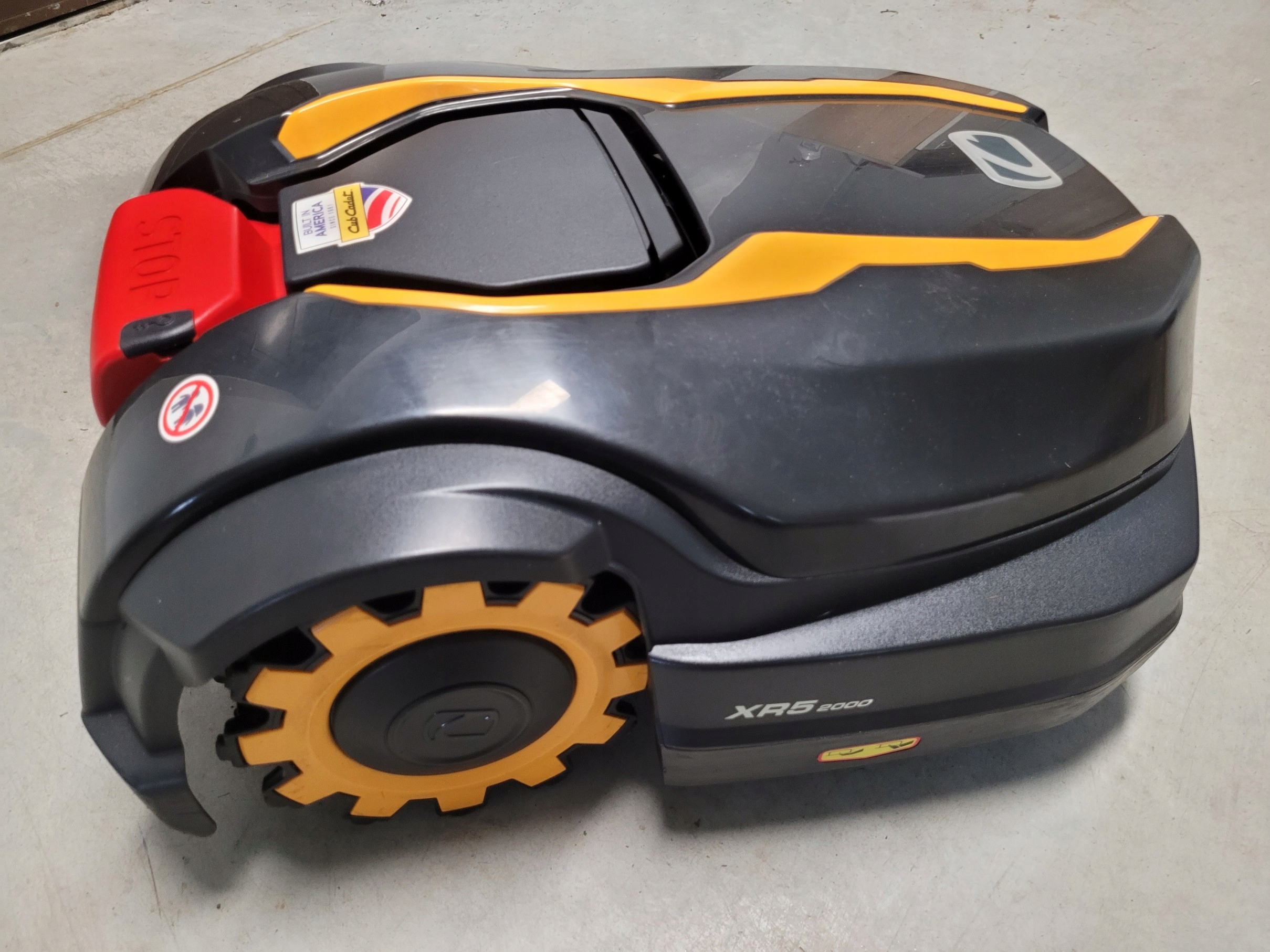 Robotická kosačka CupCadet XR5 2000 sériové číslo kc181r12163 Demonštračná Žiadna