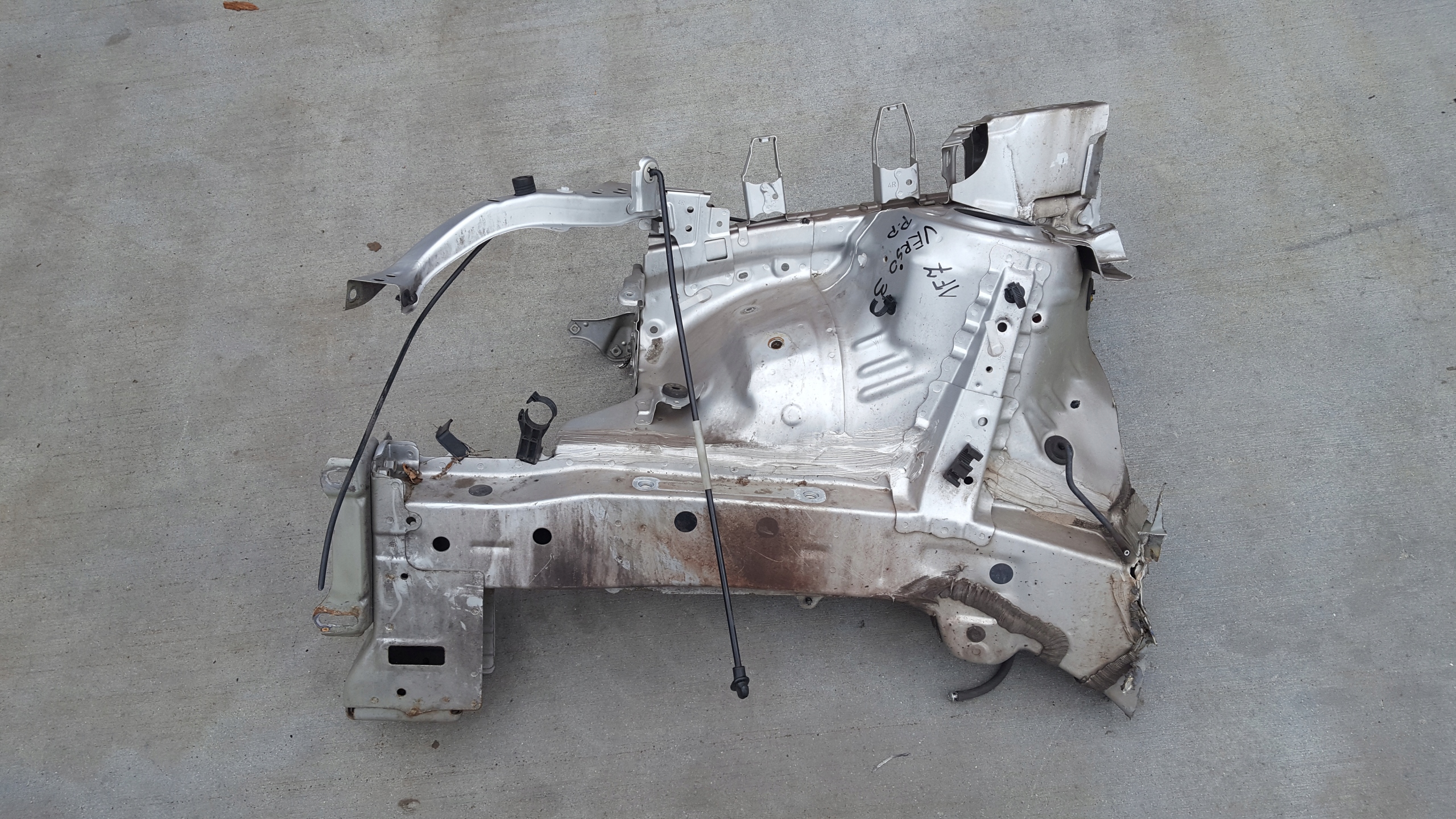 TOYOTA VERSO 09-18r ЧЕТВЕРТЬ ПРАВА ПЕРЕД ЧЕТВЕРТЬ ФАРТУХ КРЕПЛЕНИЕ ФАР