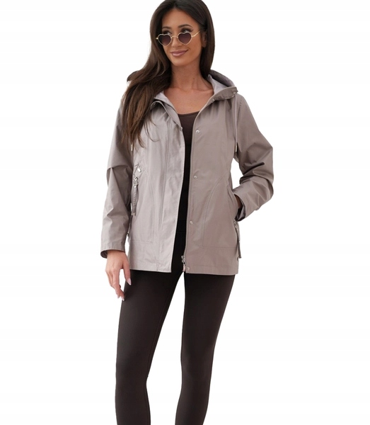 Módní přechodová bunda na jaro vyrobená z kluzkého materiálu Kama 48