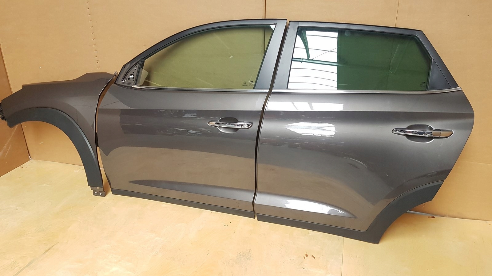 DRZWI BLOTNIK PRAWY HYUNDAI TUCSON KOLOR XN3 Producent części Hyundai OE