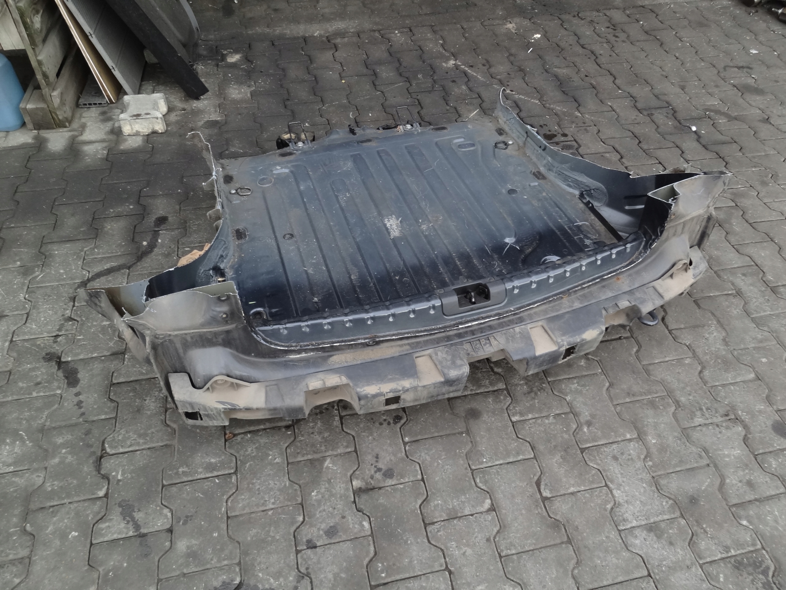 DACIA DUSTER 2014 LIFT PAS TYLNY Z PODLOGA SCIANA ORYGINAL Producent części Renault OE