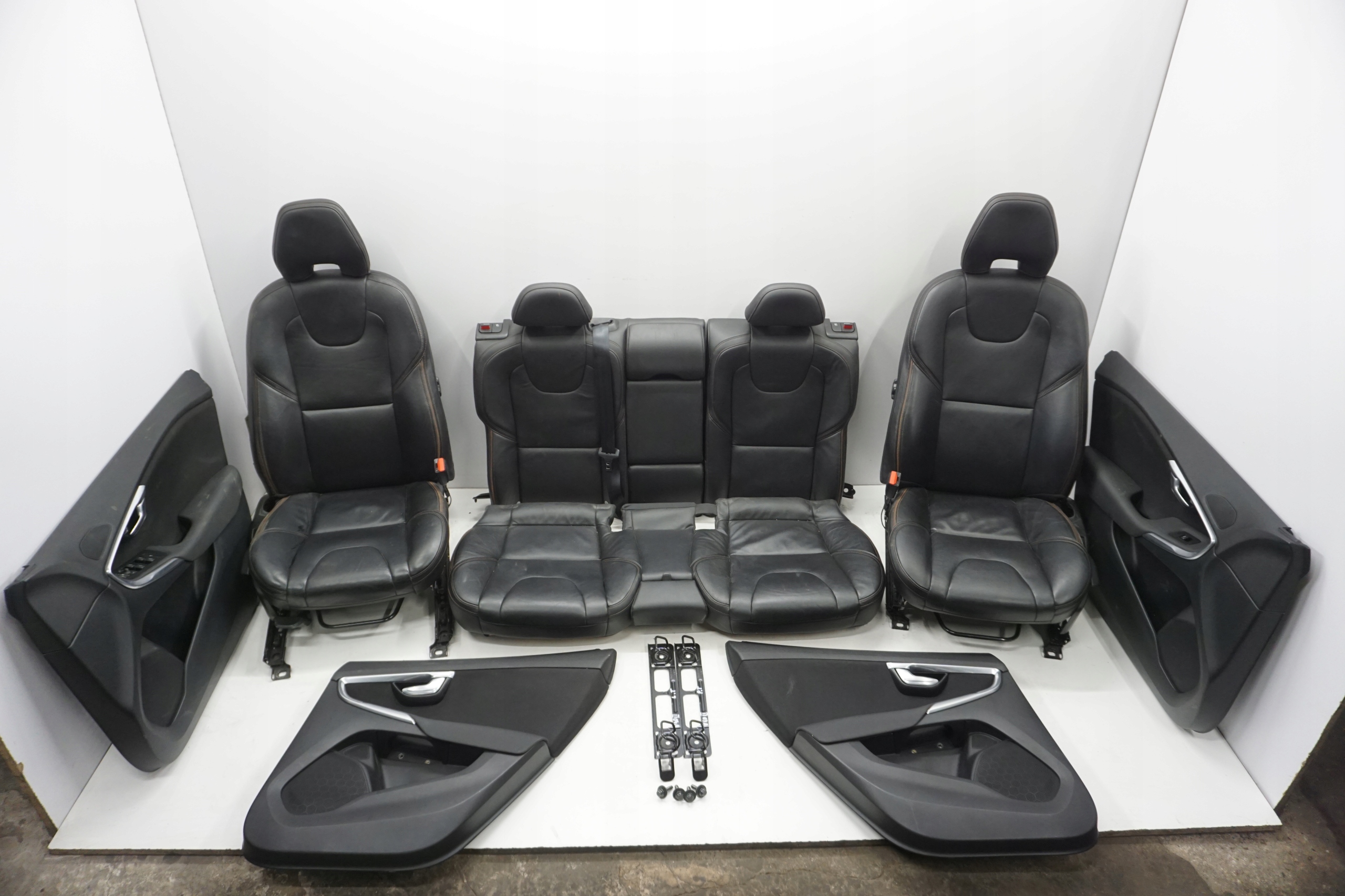 VOLVO V40 II LIFT сиденья диван глинтвейн