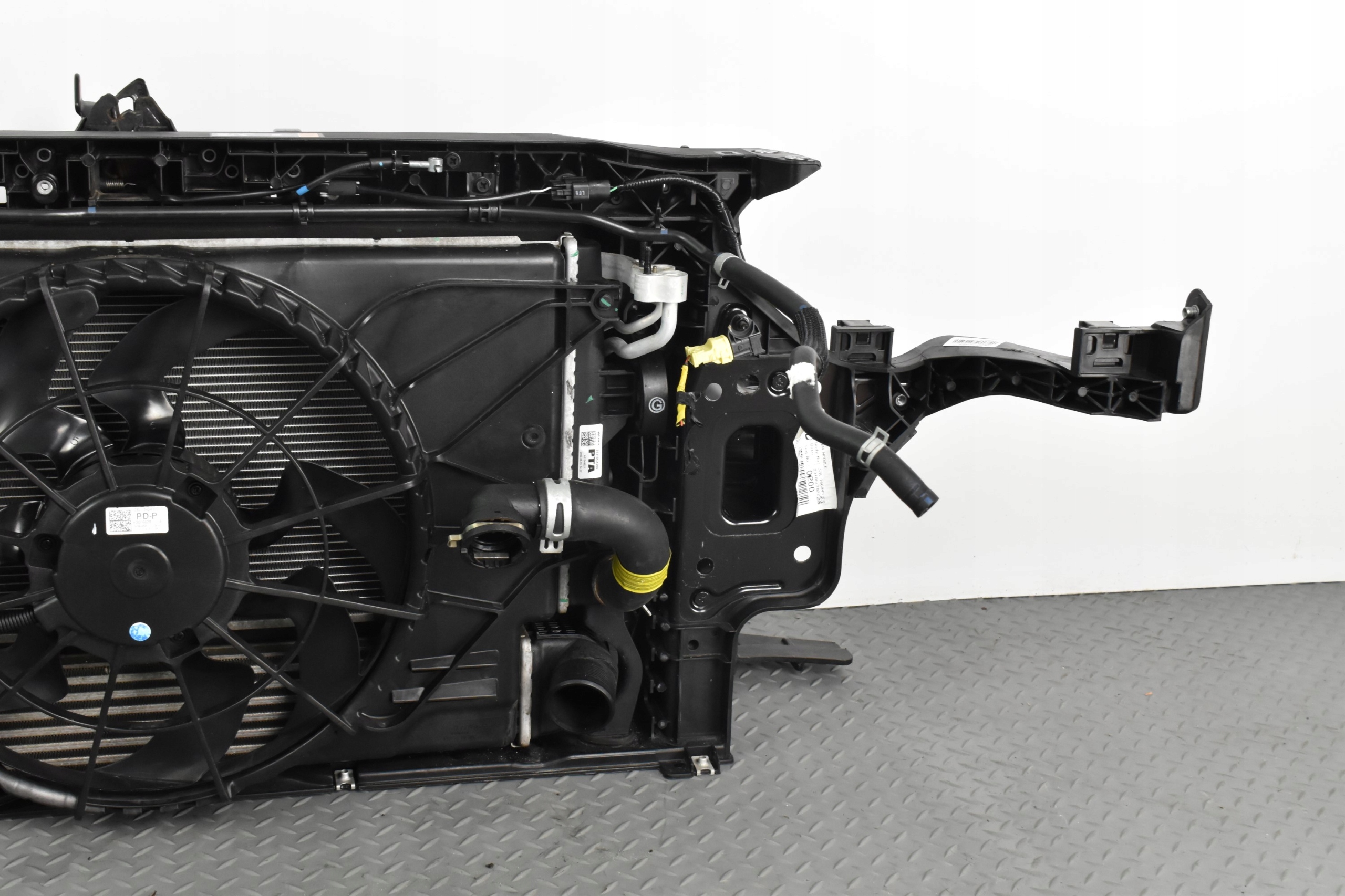 PAS PRZEDNI CHŁODNICE WENTYLATOR BELKA 25380-G4200 KIA CEED III I30 III 21- Numery katalogowe zamienników 25304-G4290