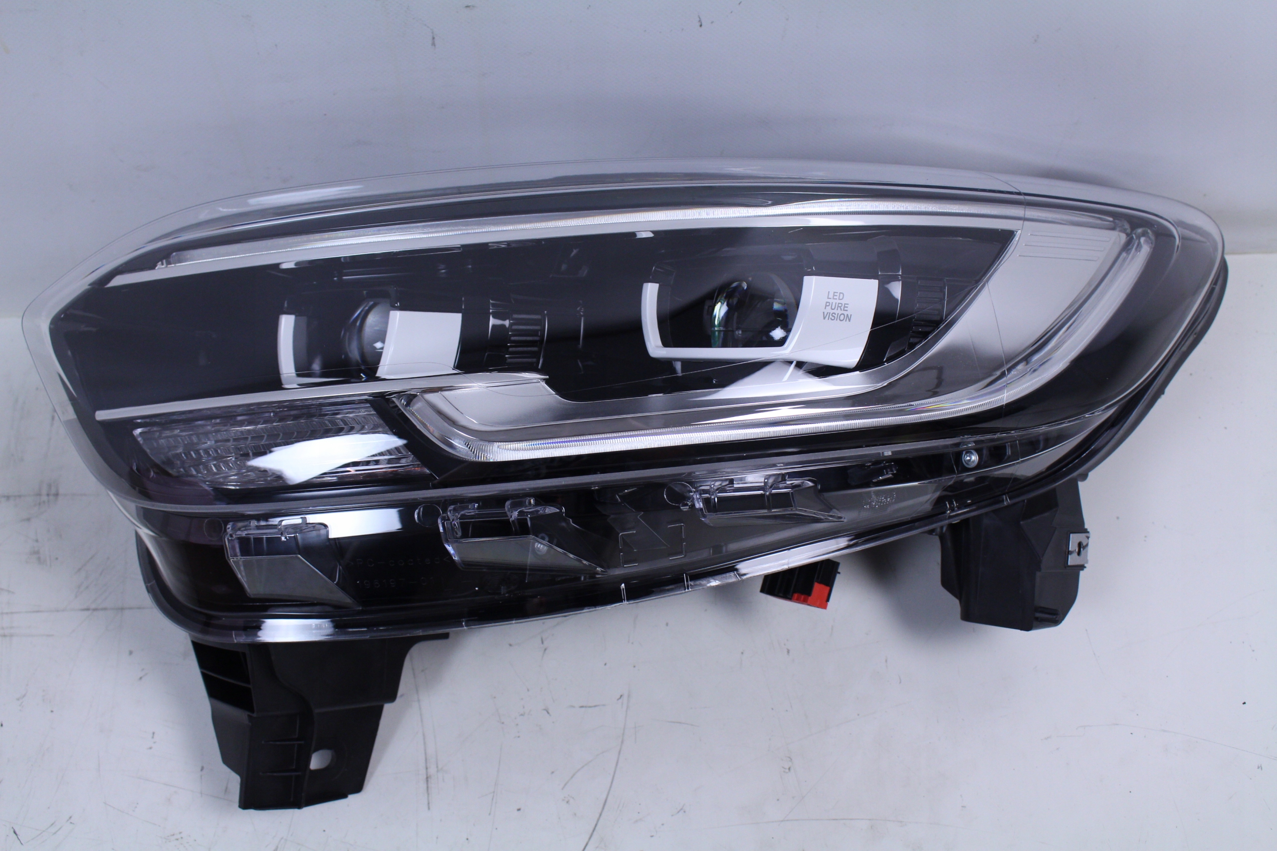 LAMPA LEWY PRZÓD RENAULT KADJAR LED Pure Vision Numer katalogowy części 260600681R