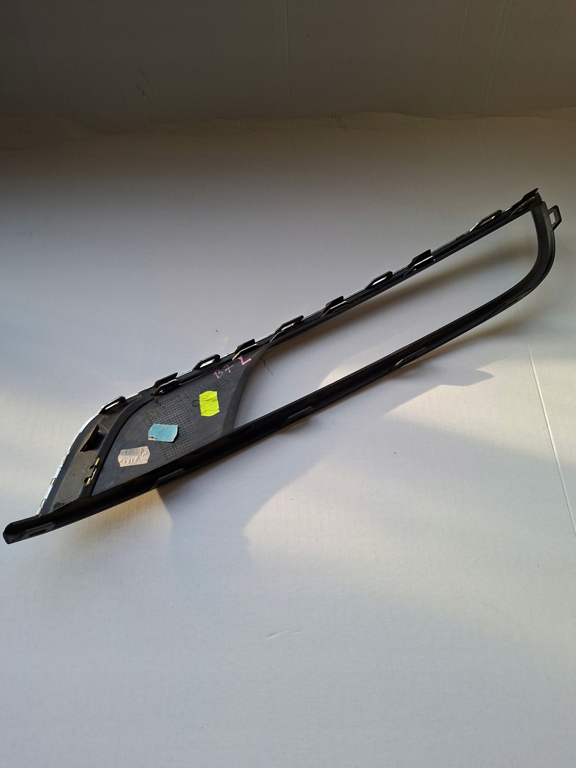 grid frame of a bumper left W PASSAT B7 3AA853211A