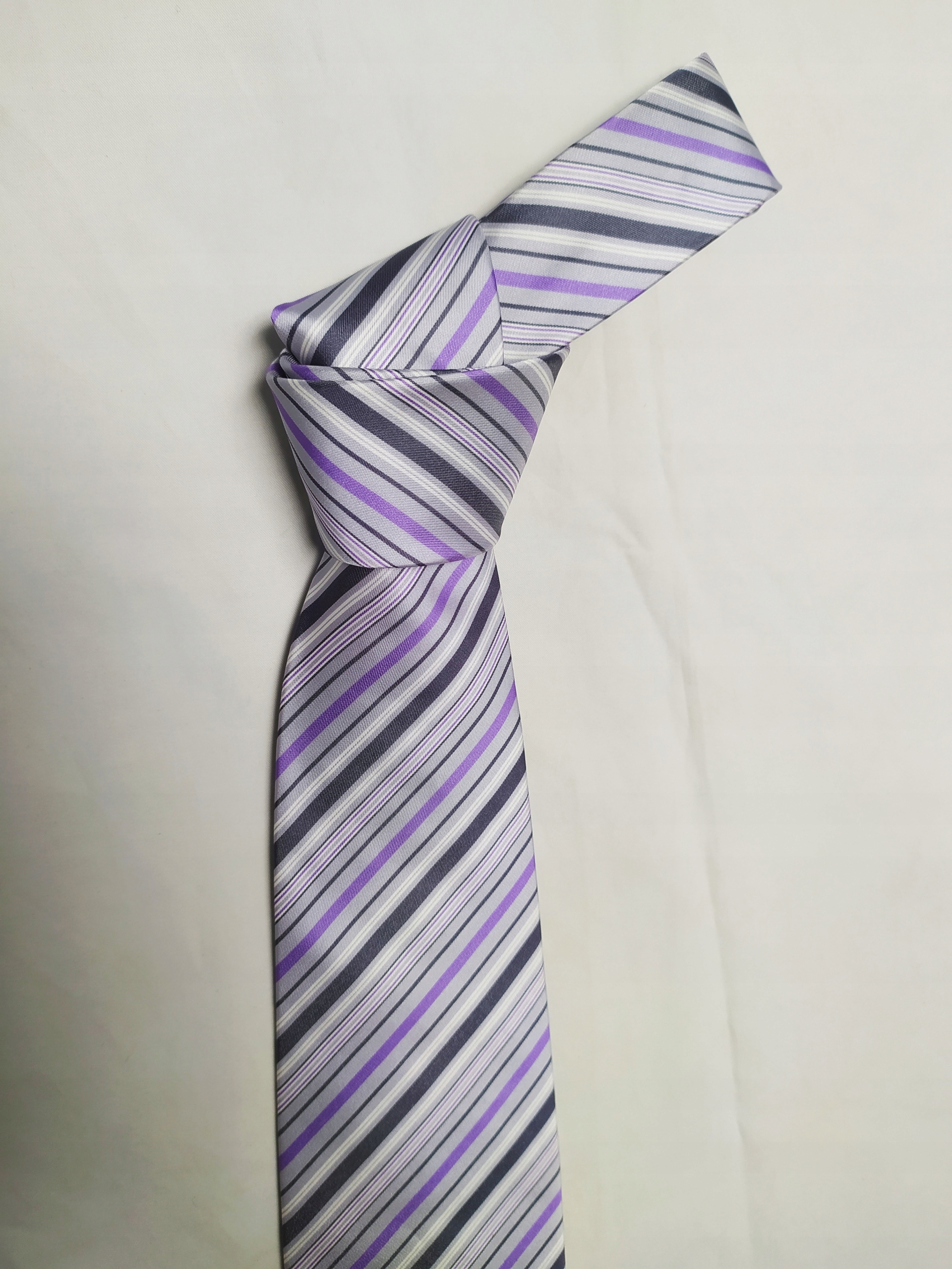 WYPRZEDAŻ ELEGANCKI KRAWAT DOBRA JAKOŚĆ