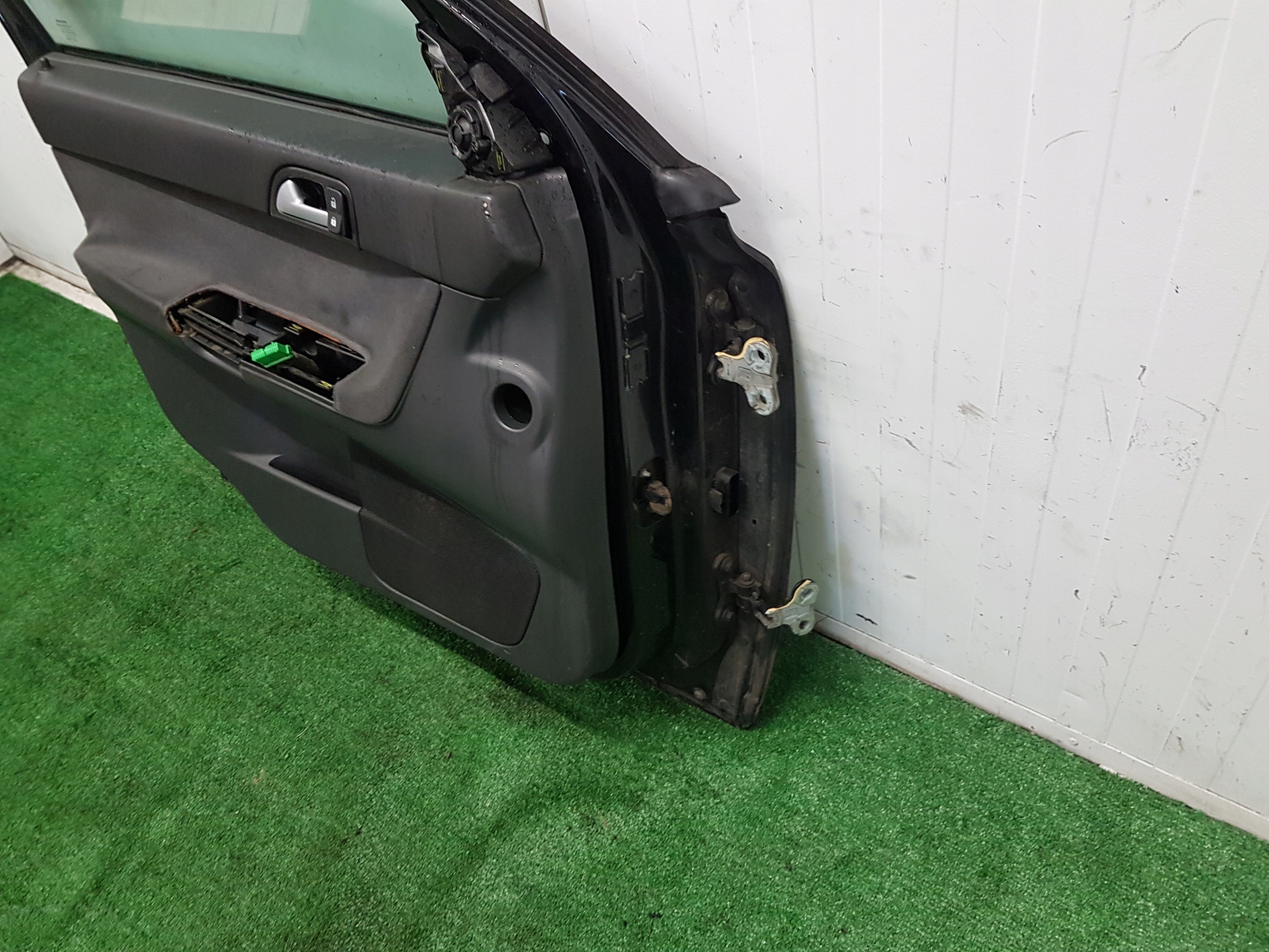dveře levý předek VOLVO V50