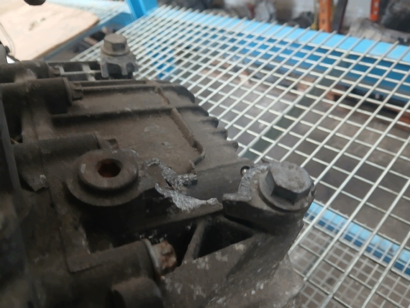 boîte vitesse OPEL M32 endommagé couverture