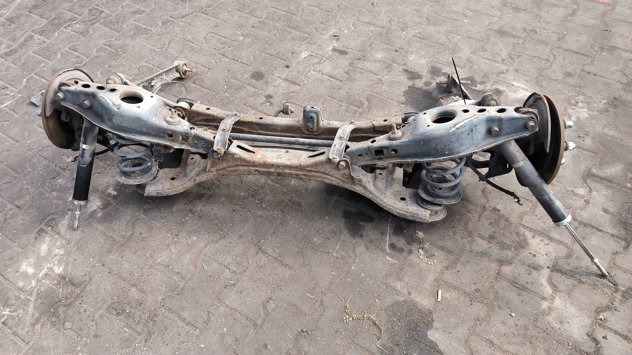 träger / Achsträger heck TOYOTA AURIS II