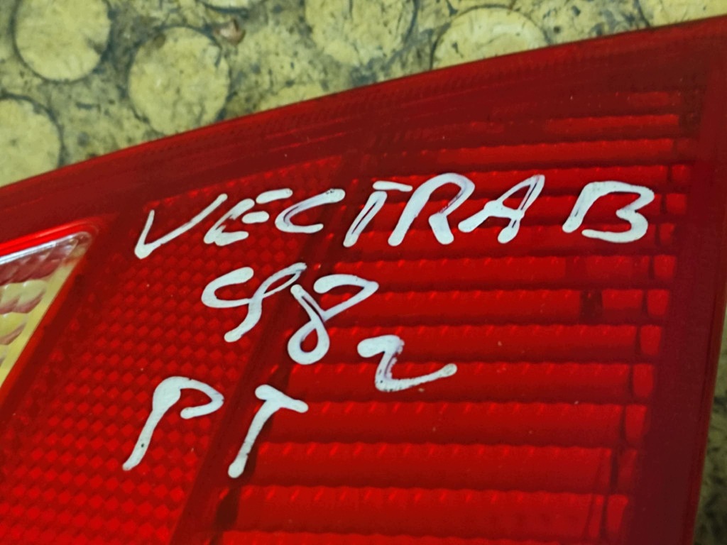 OPEL VECTRA B light right rear part 90568049