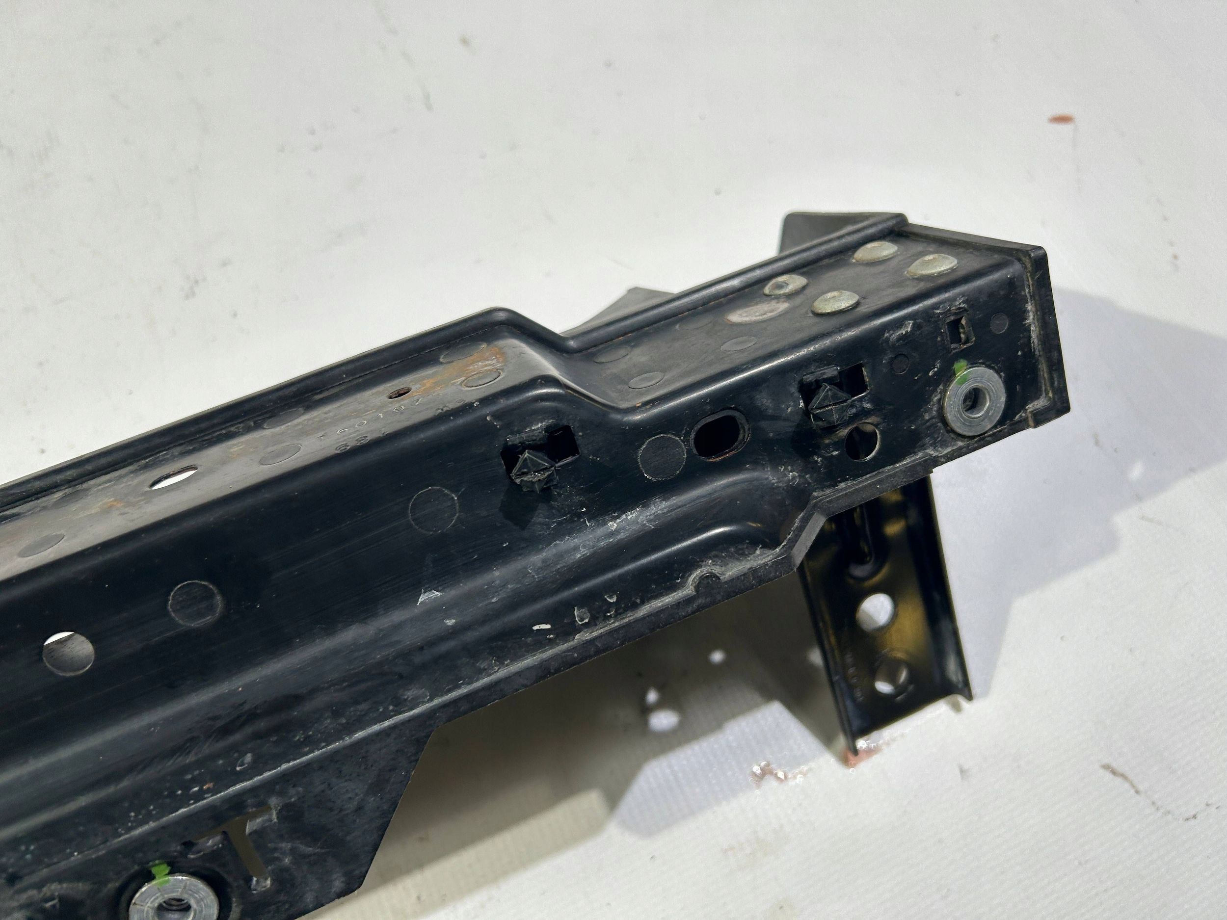 support panel for radiators pillar front cover Nissan Titan 2016r