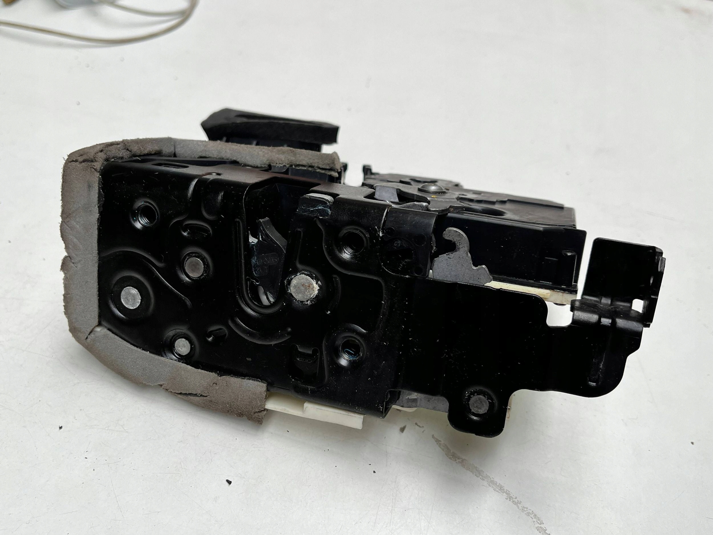 AUDI A6 C8 lock door left rear part 4K0839015R !J