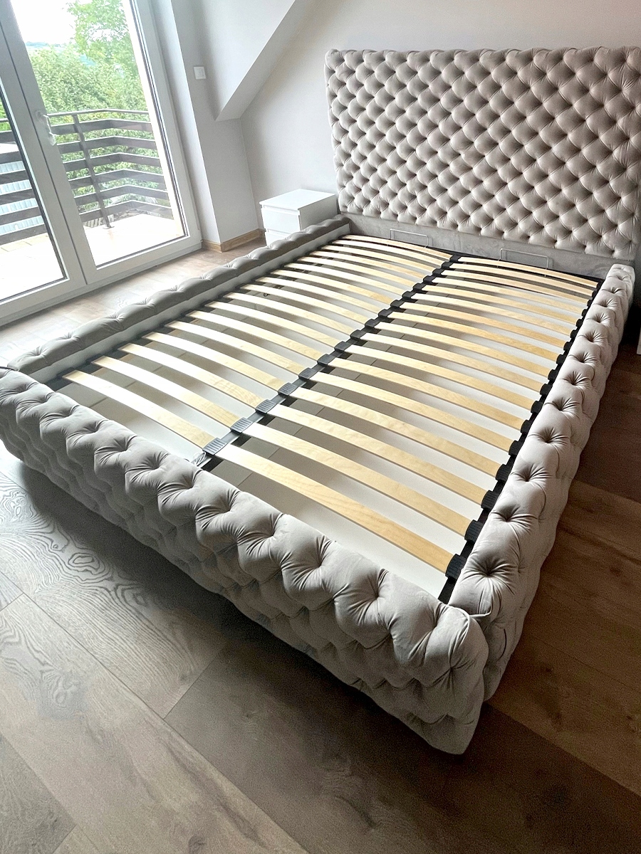 

Łóżko W Stylu Chesterfield 160x200 Stelaż Figo