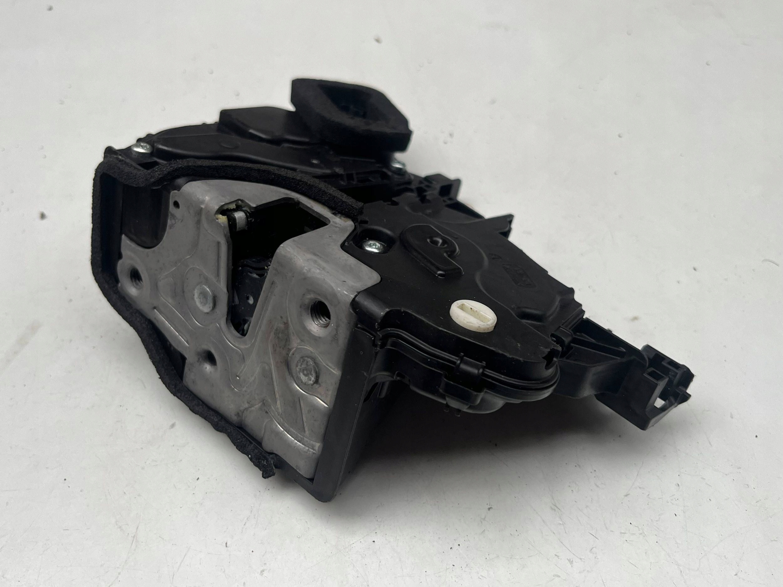 VOLKSWAGEN PASSAT B9 lock door left rear part 3J0839015A @M