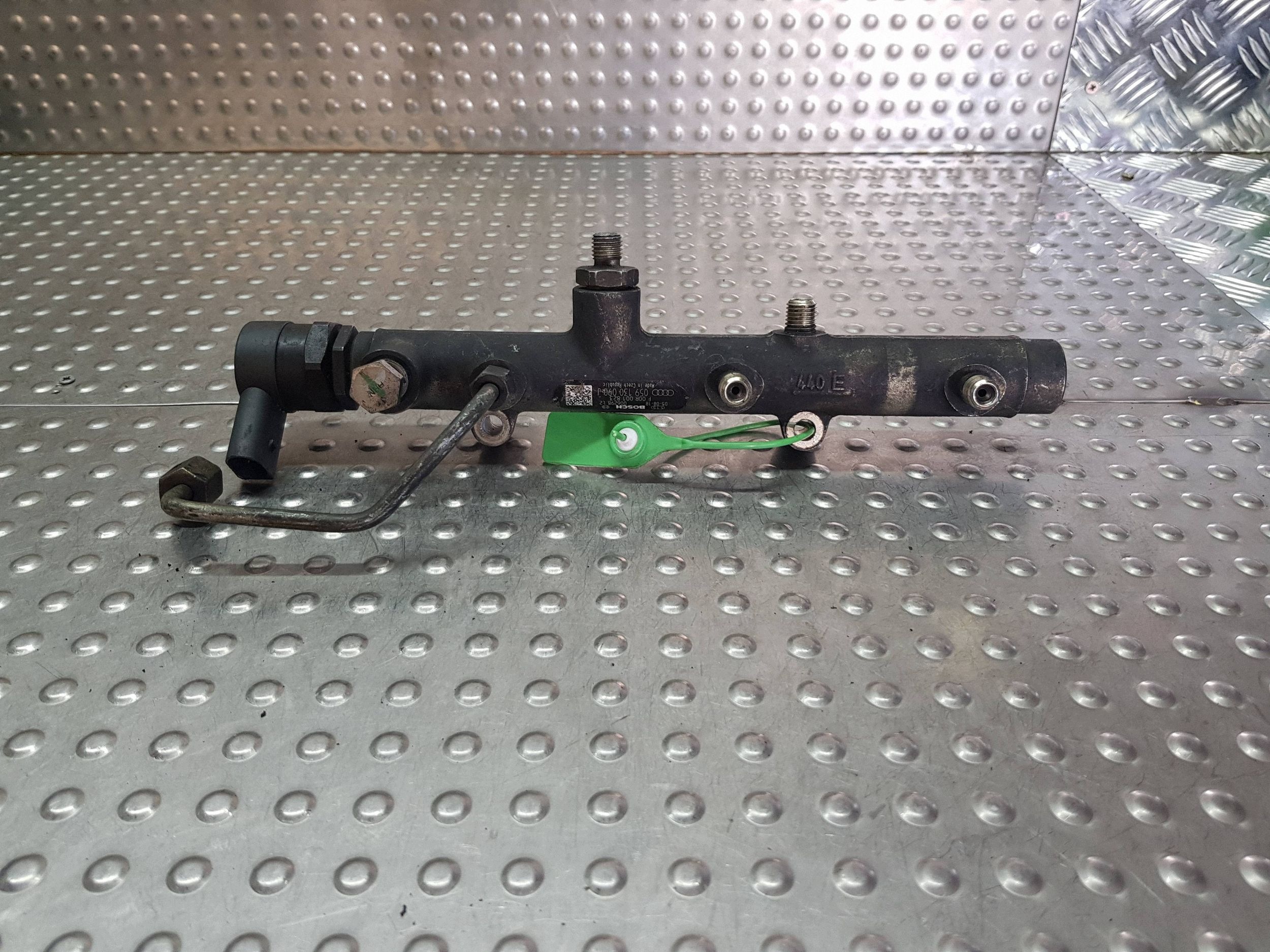 kraftstoffverteiler einspritzleiste rechts sensor 059130090J AUDI A4 B7 A6 C6 A8 D3 3.0 TDI
