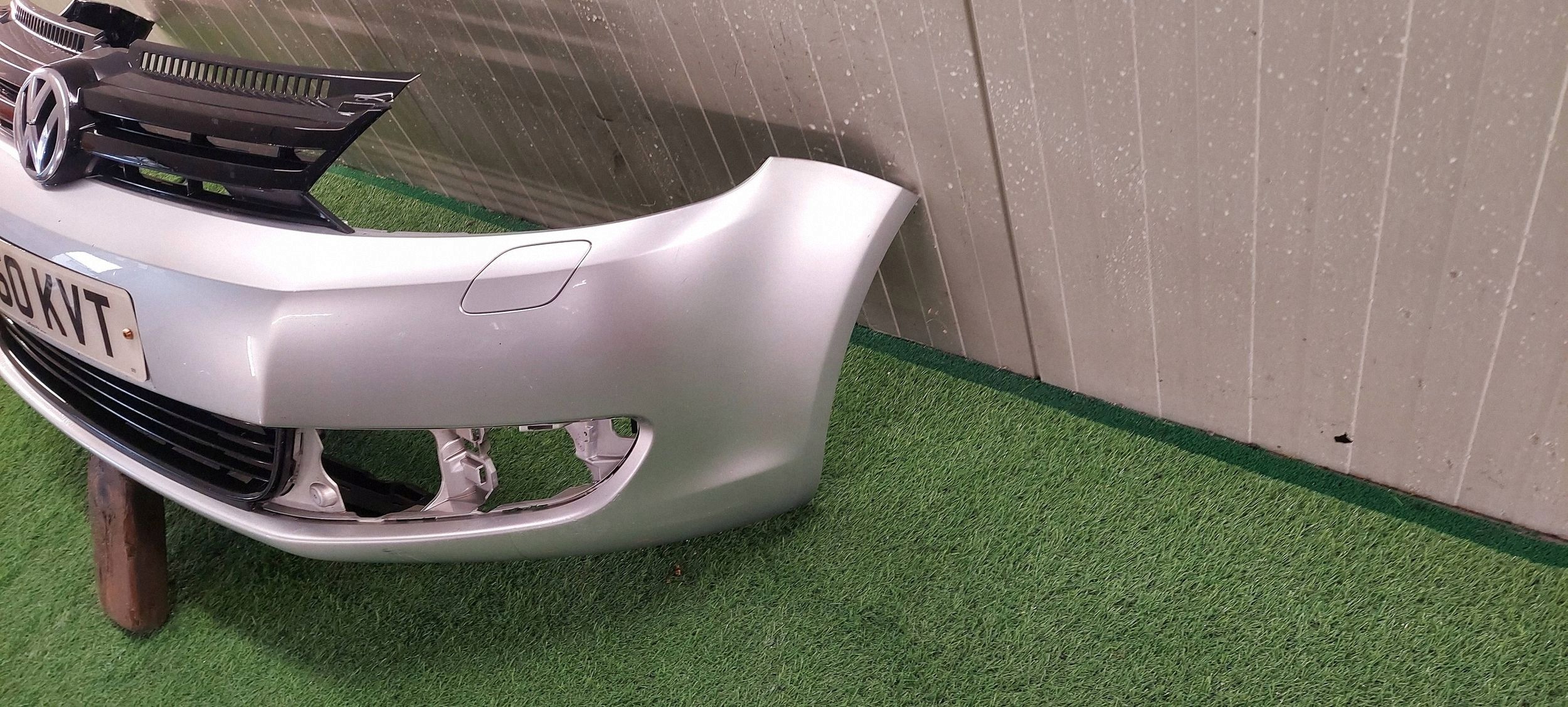 bumper front + grill VW GOLF VI 6 plus LAK: LA7W