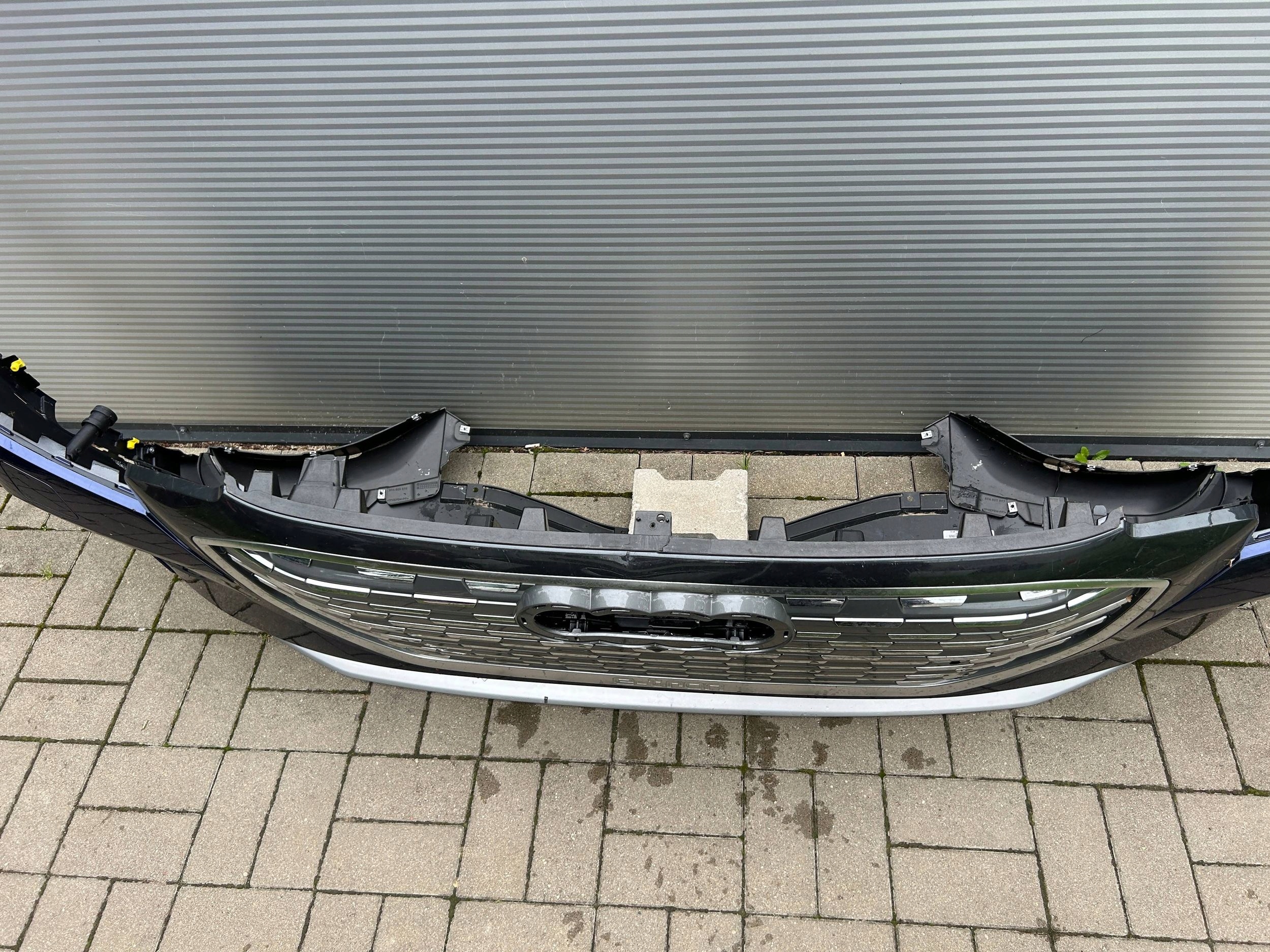 Audi Q4 E-tron 21- bumper front front