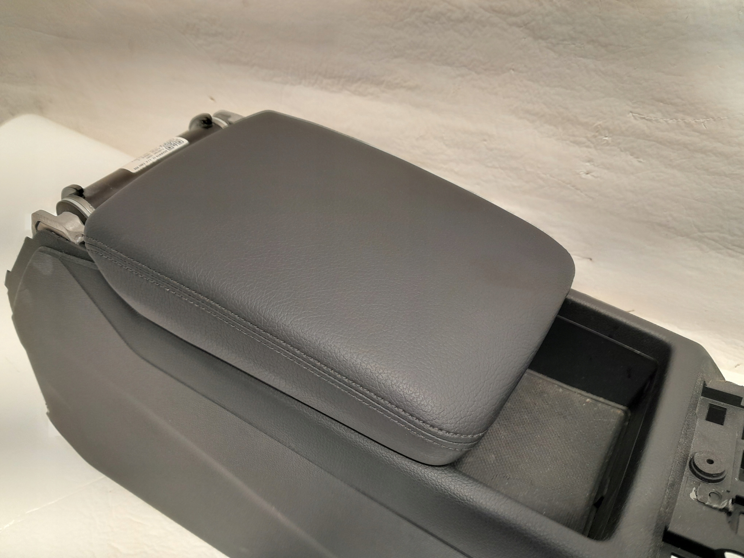 AUDI A4 B9 LIFT TUNEL central armrest leather 8W0864283B