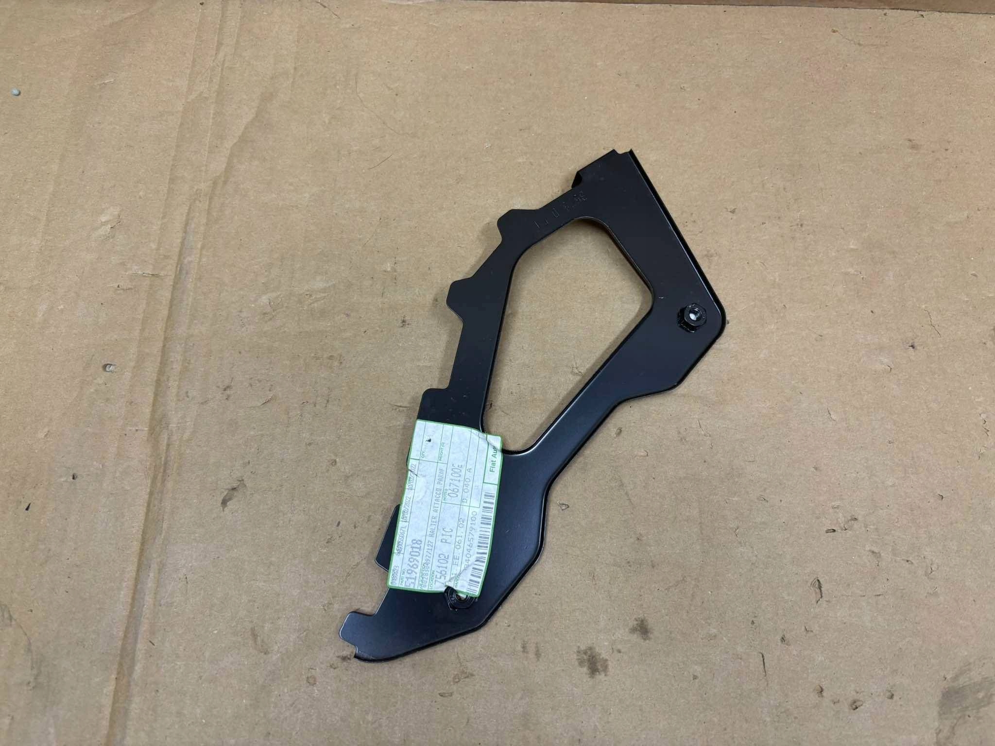 Console Support plaque Aile Droite Avant Jeep Renegade 51969018