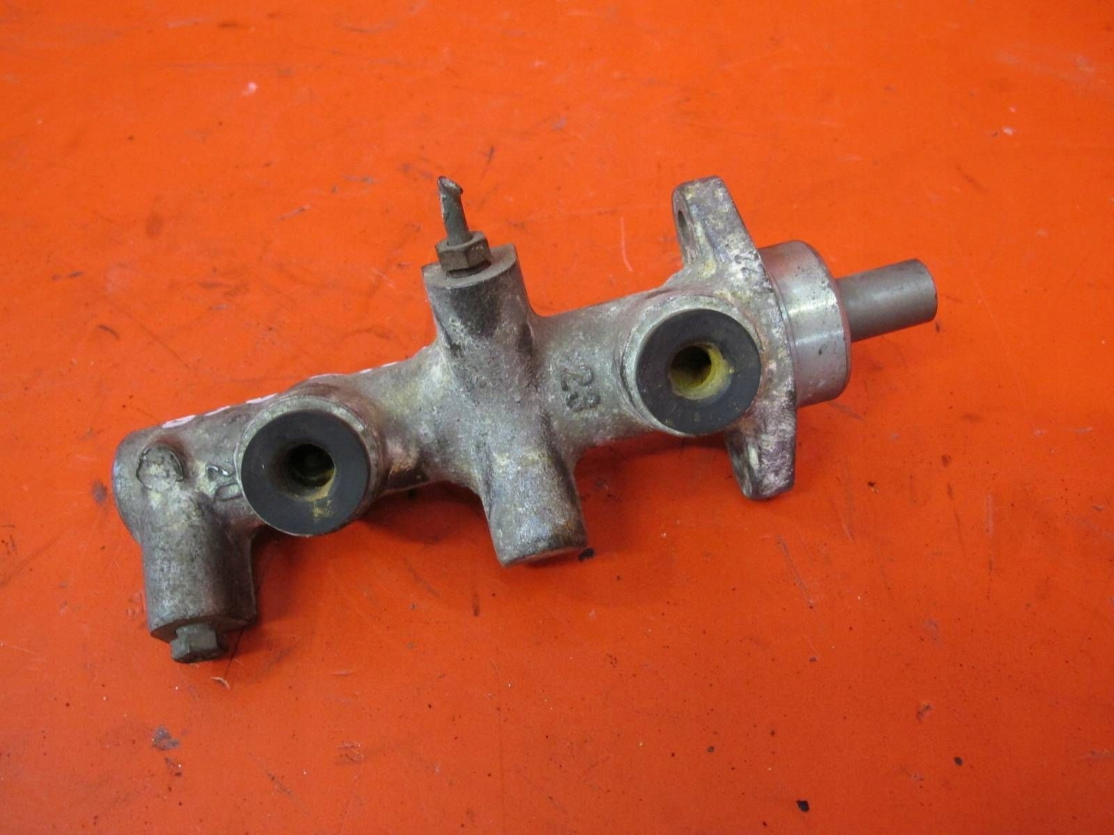 PORSCHE 968 pump pump brake