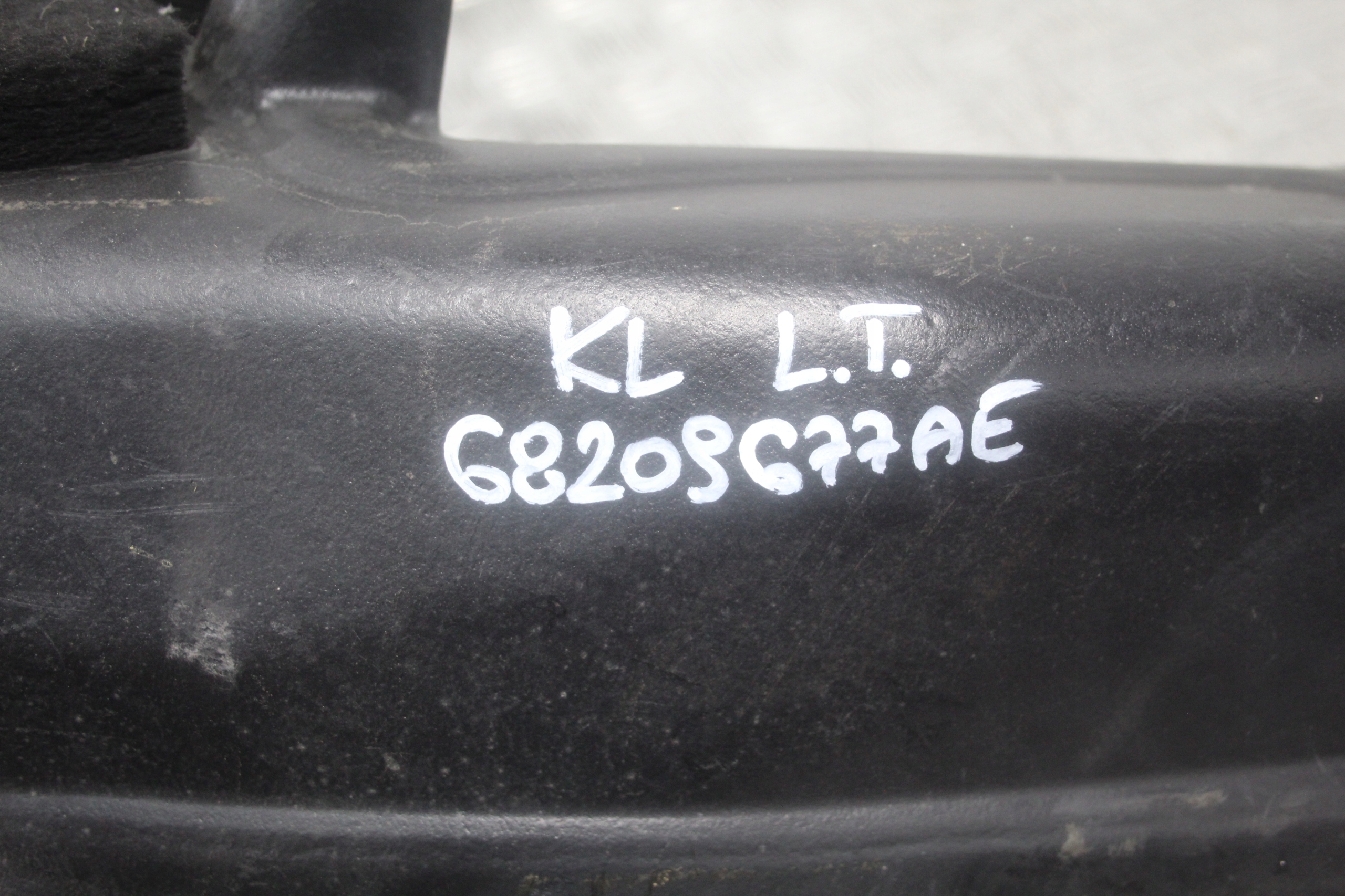 mudguard left rear part JEEP CHEROKEE KL 68209677AE