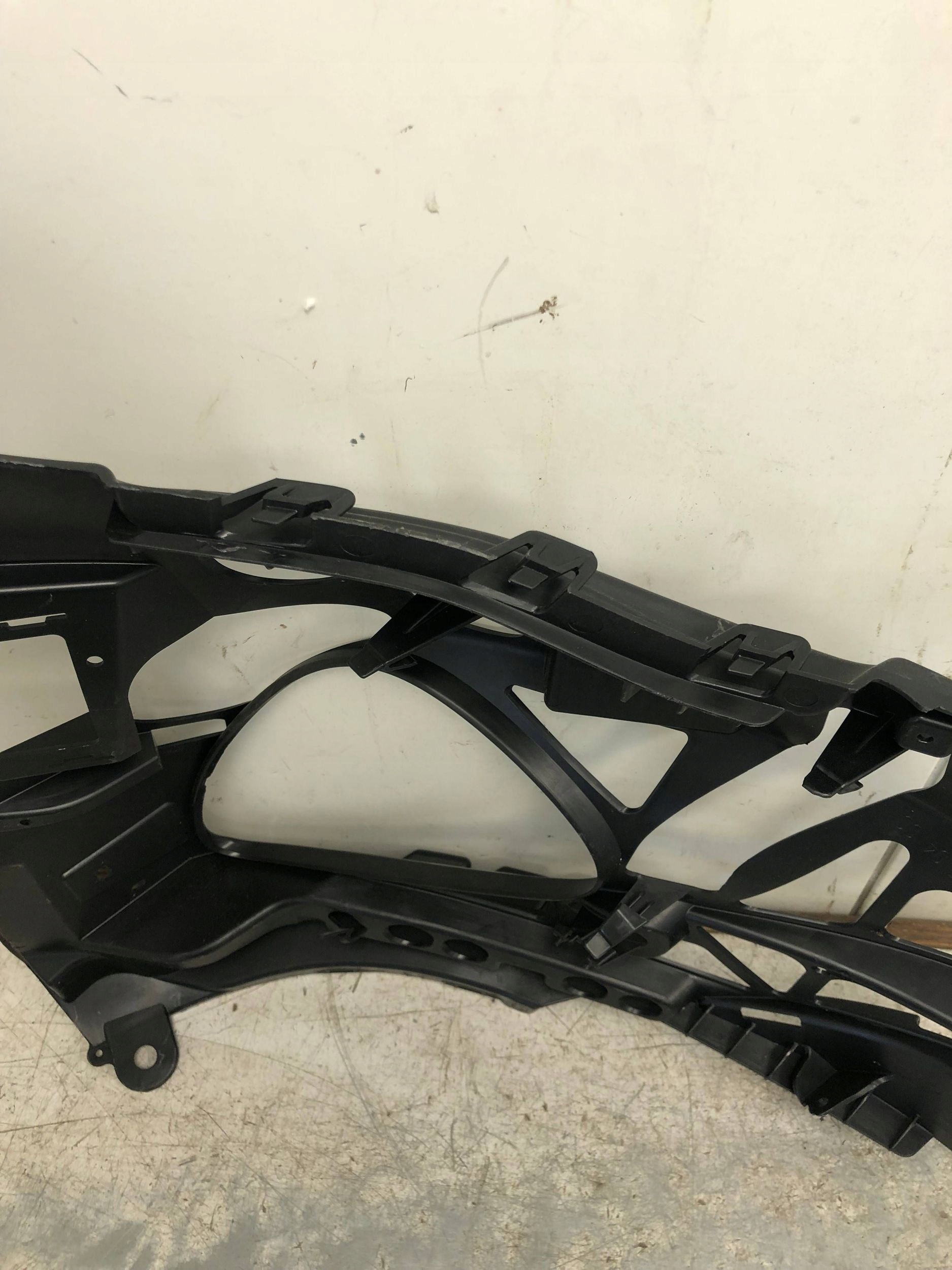 bumper bracket left front MERCEDES W214 A2148850400