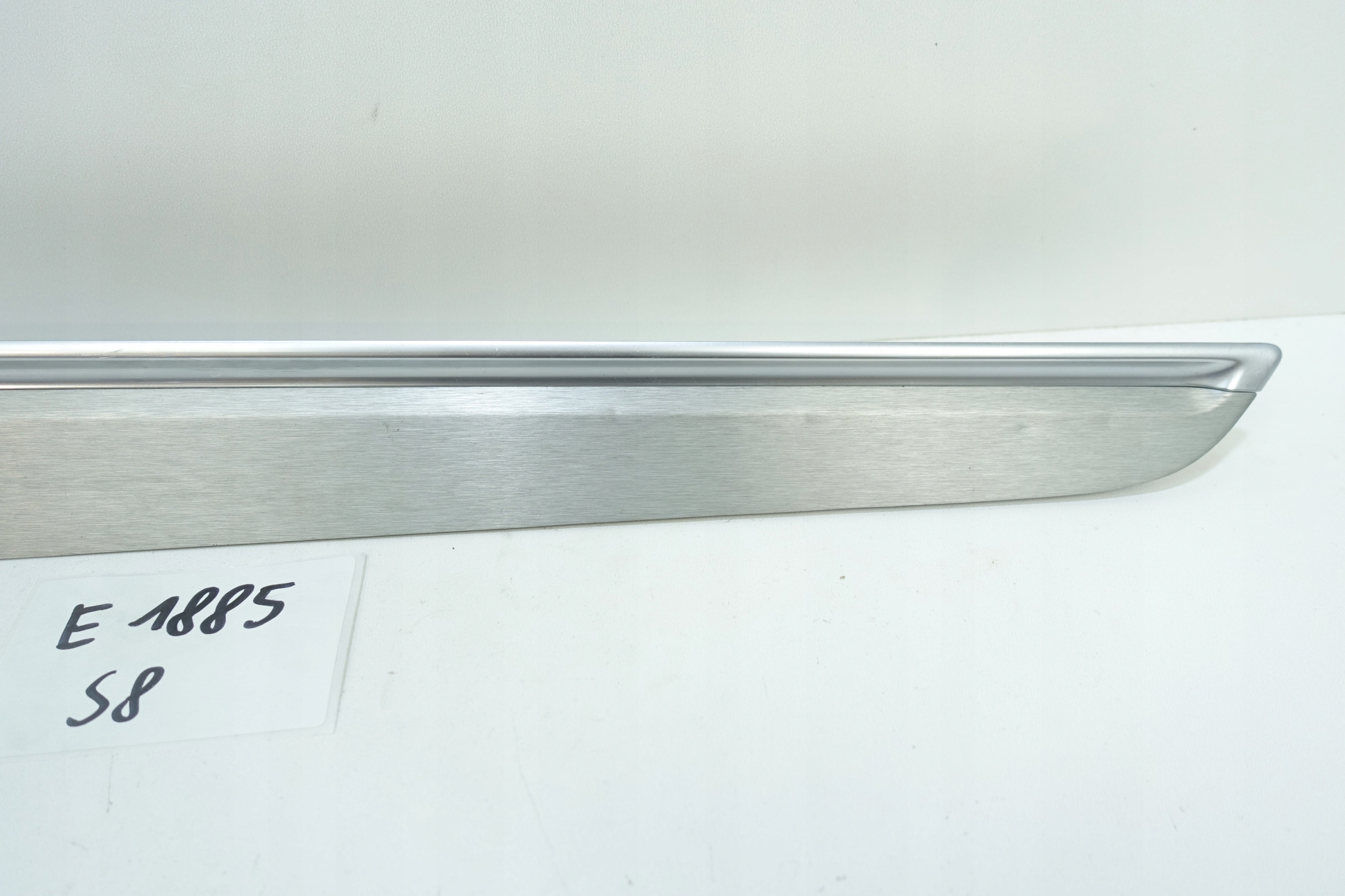 moulding door right rear part PORSCHE MACAN 95B867062H