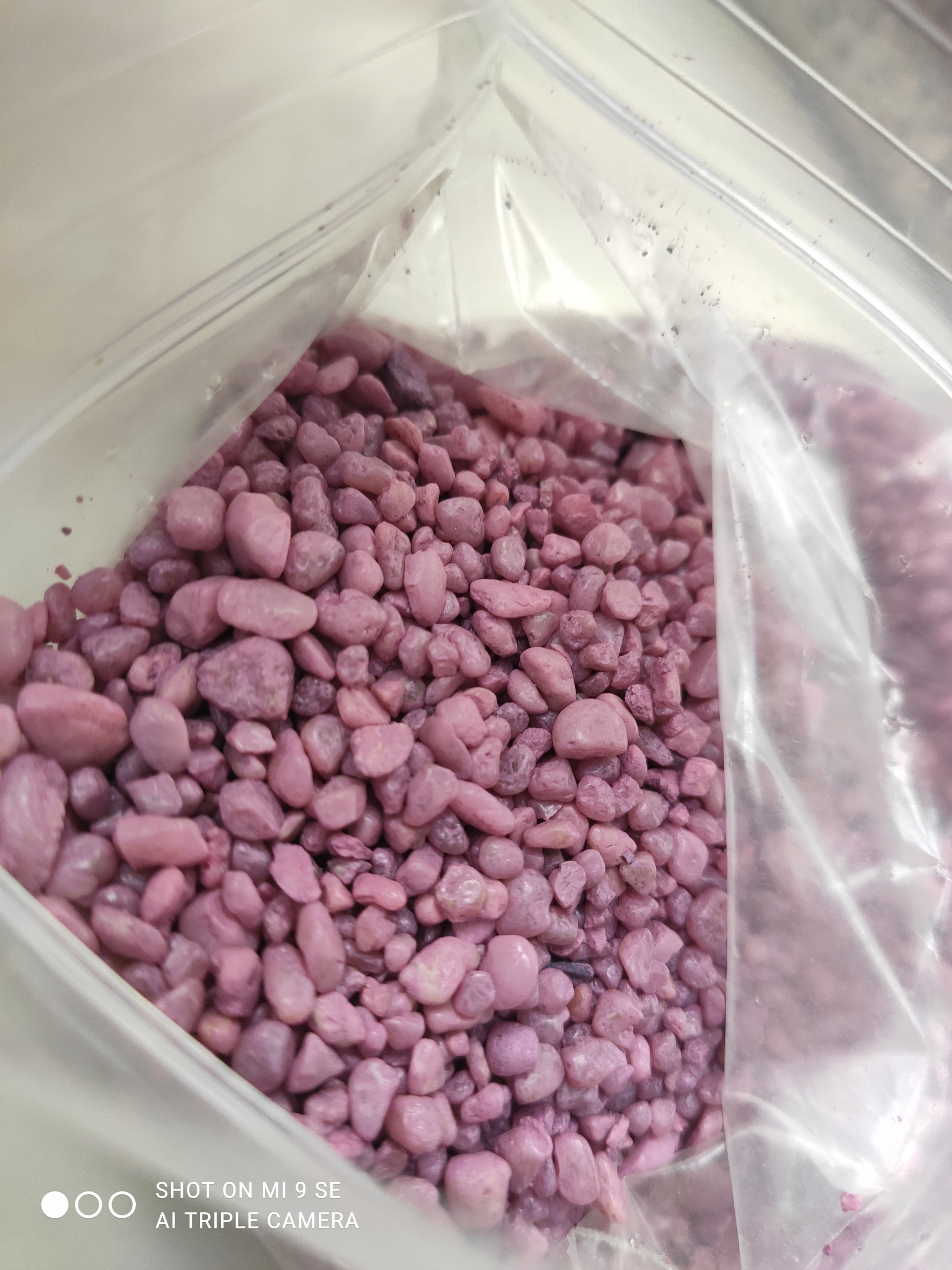 

Piasek las w słoiku kolorowy 2-4 mm 0,5 kg różowy