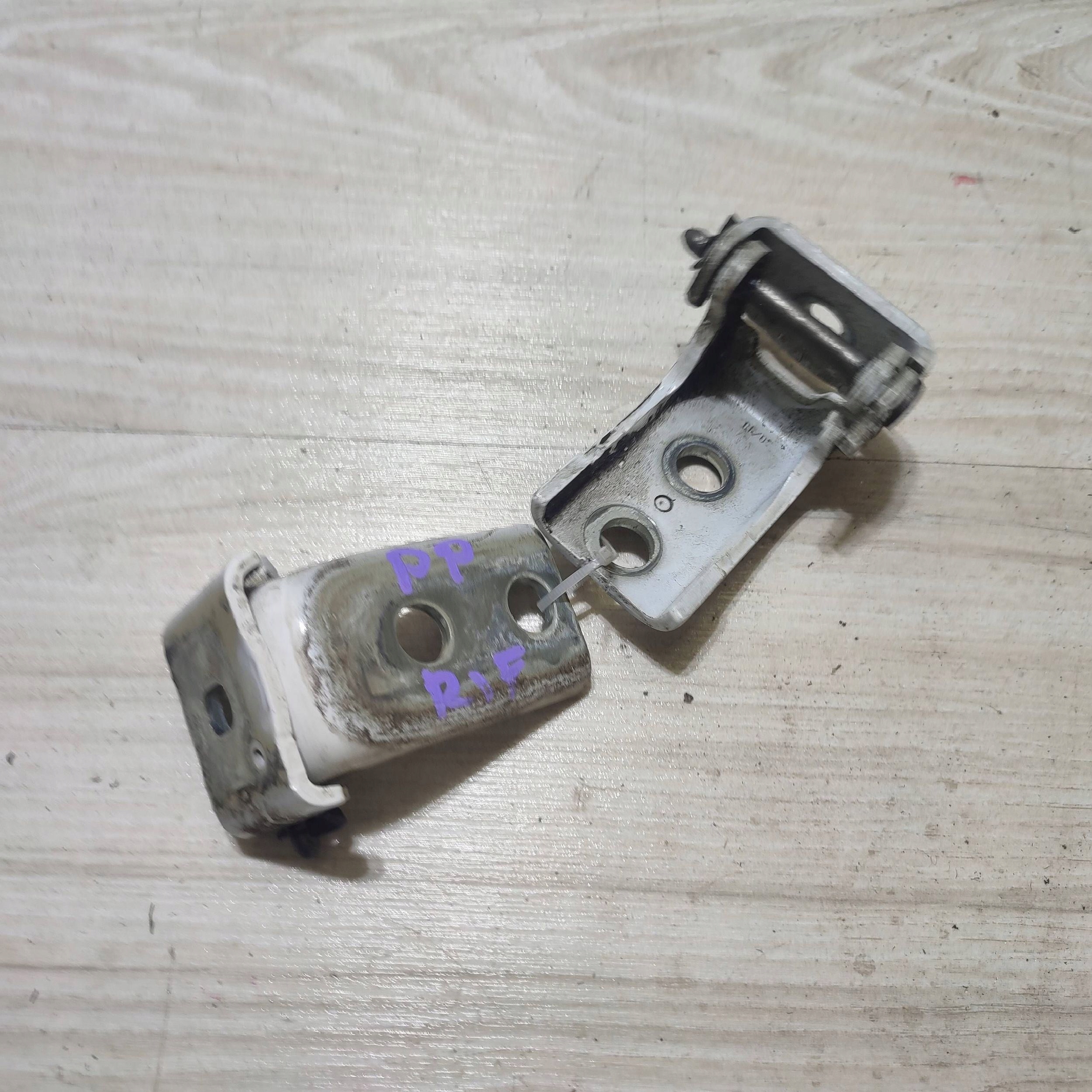 hinges door przednich front side right Peugeot Rifter