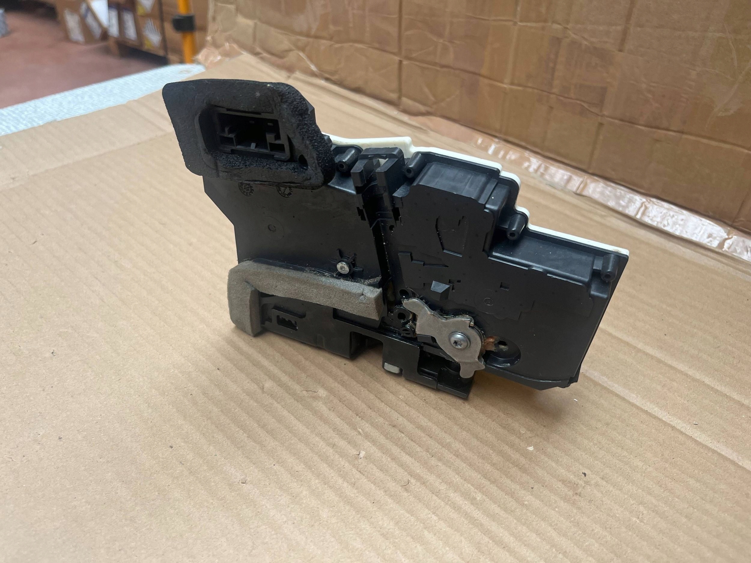 AUDI A7 A6 A5 4K8 lock door left rear part 4K0839015P original!