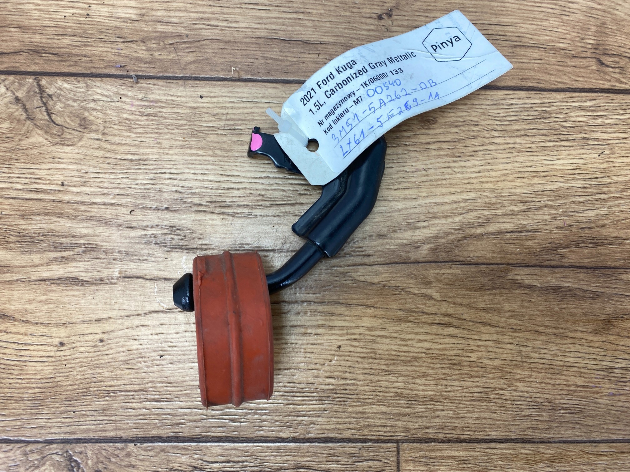 Support tlumika Poignée Pneus Ford Kuga MK3 2020+