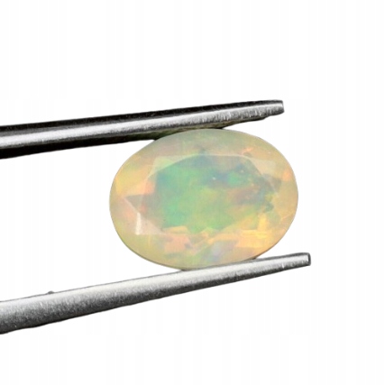 opál bílý etiopský ovál fazetovaný 1,15 karát 8 mm x 6 mm