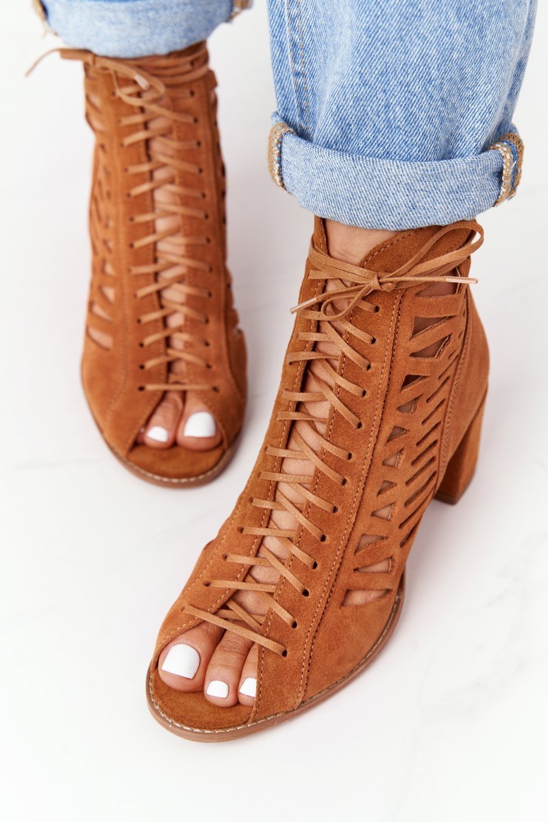 AŻUROWE ZAMSZOWE BOTKI MACIEJKA RUDE 04040 40 Kolor brązowy