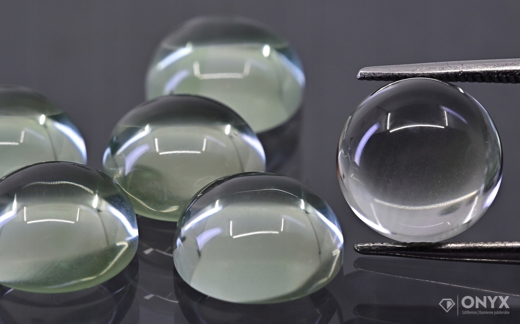 Prasiolit Aa kulatý kabošon fi 9 mm