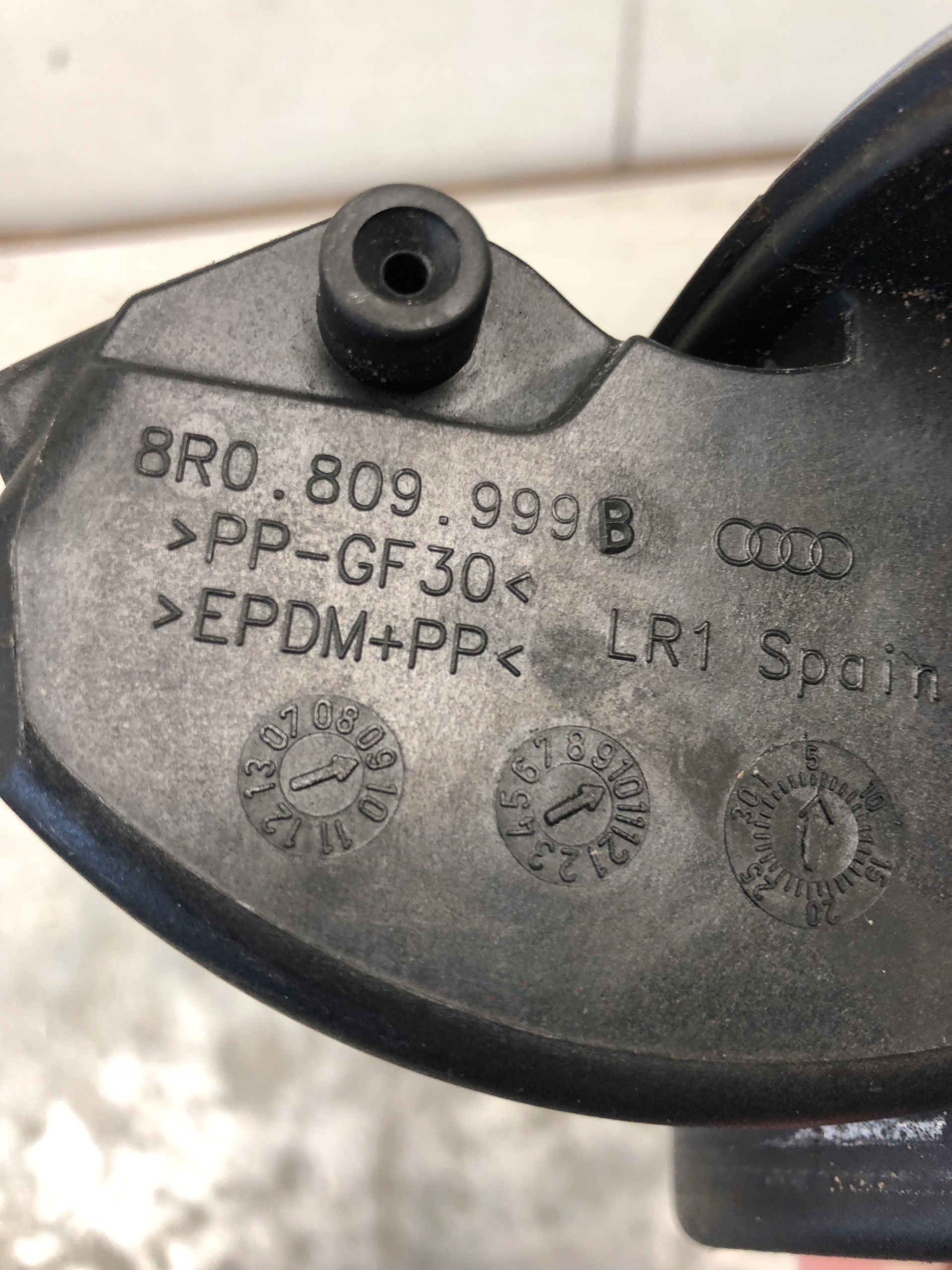 Volet trappe carburant Carburant AUDI Q5 8R0809999B