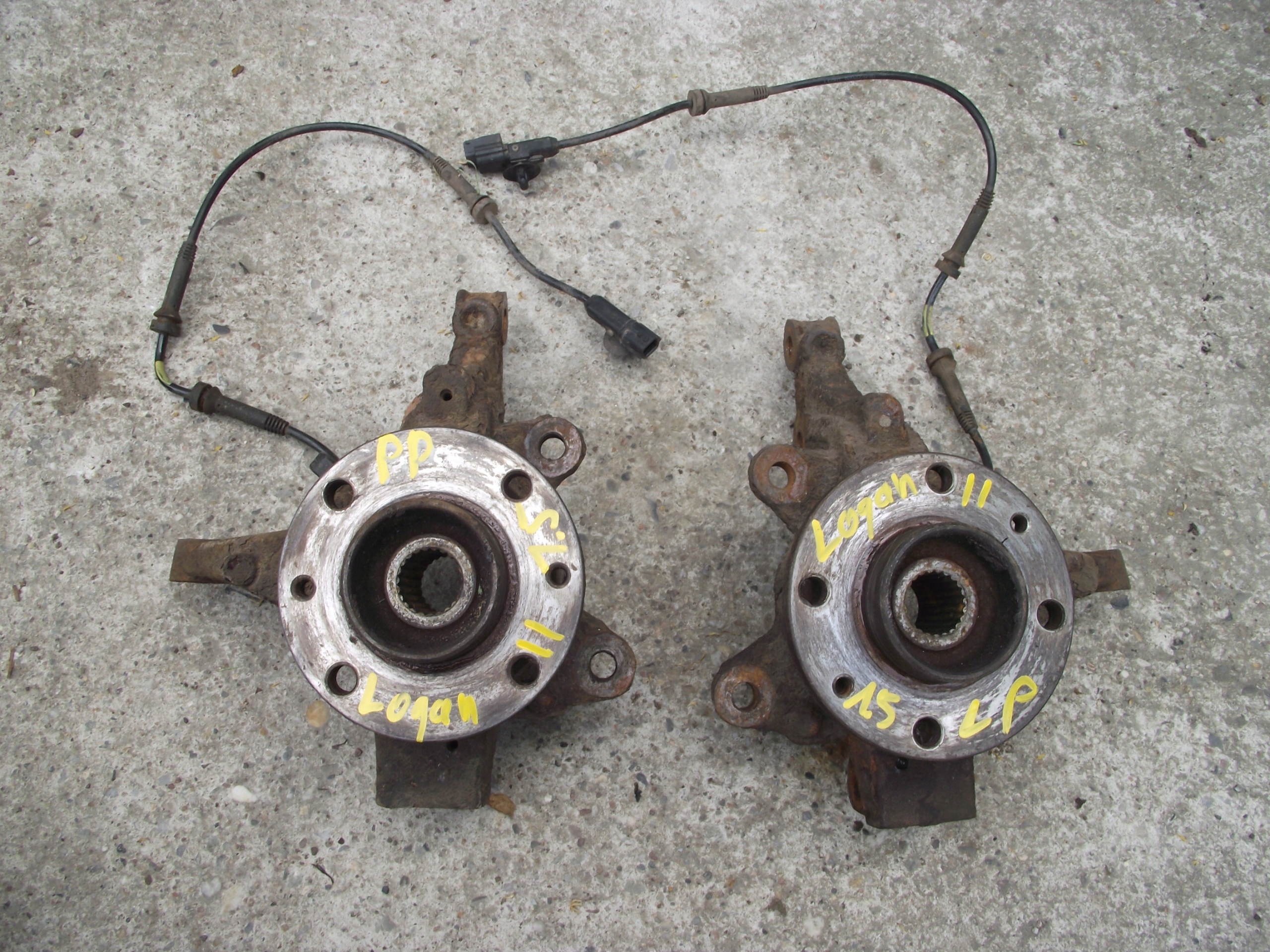 ZWROTNICA PIASTA PRZÓD DACIA LOGAN II 13R 1.5DCI SANDERO II